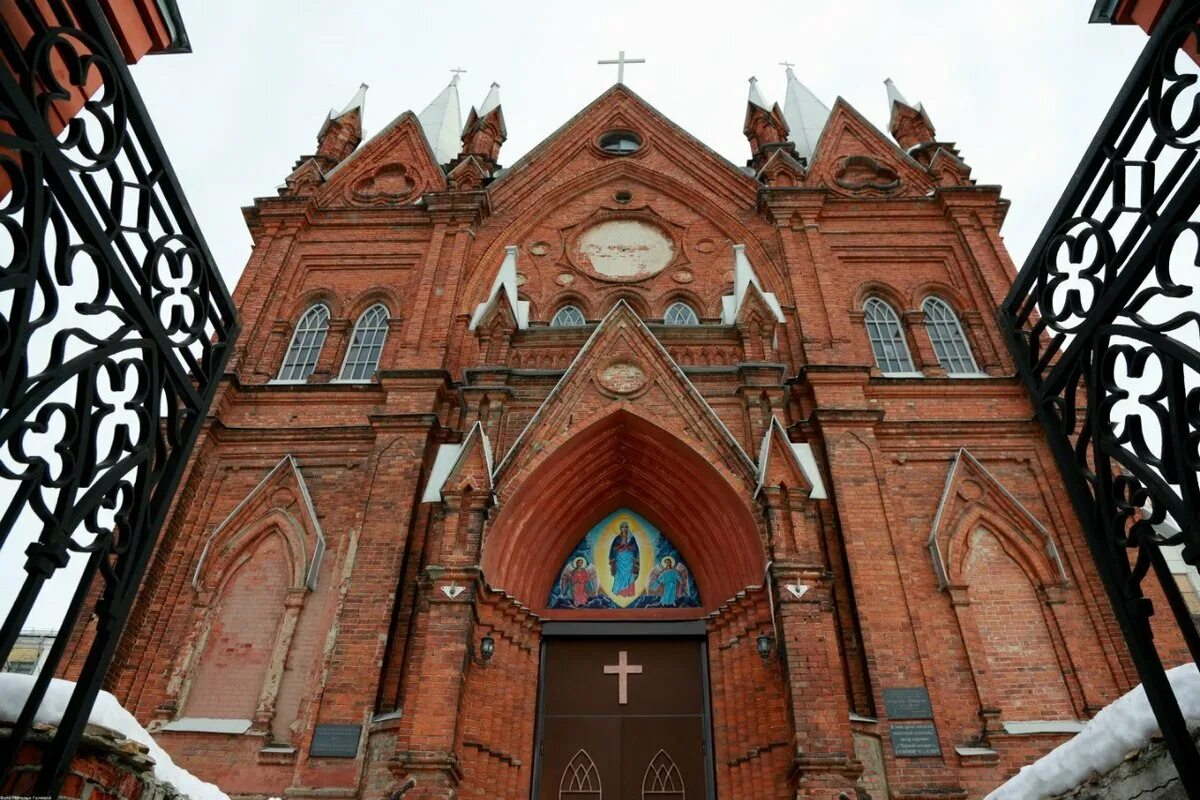 Курск храм богородицы. Костел успения девы марии курск. Храм успения богородицы (курск). Костел успения девы марии курск. Курск храм богородицы.