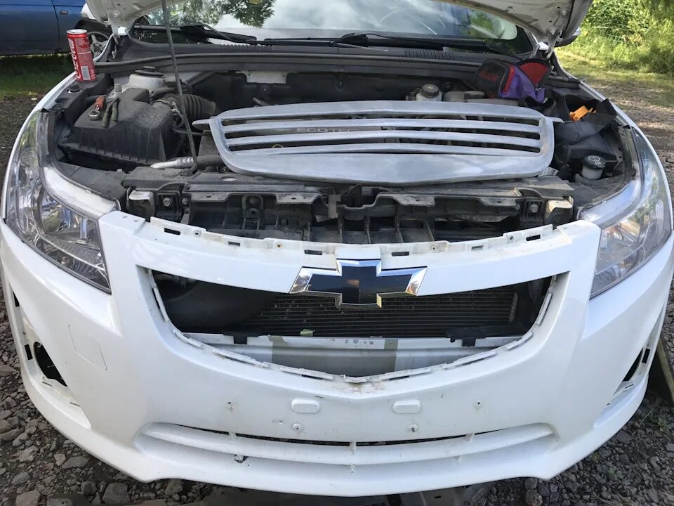 Шевроле круз без бампера. Шевроле круз без переднего бампера. chevrolet cruze решетка радиатора. сплиттер переднего бампера шевроле круз.