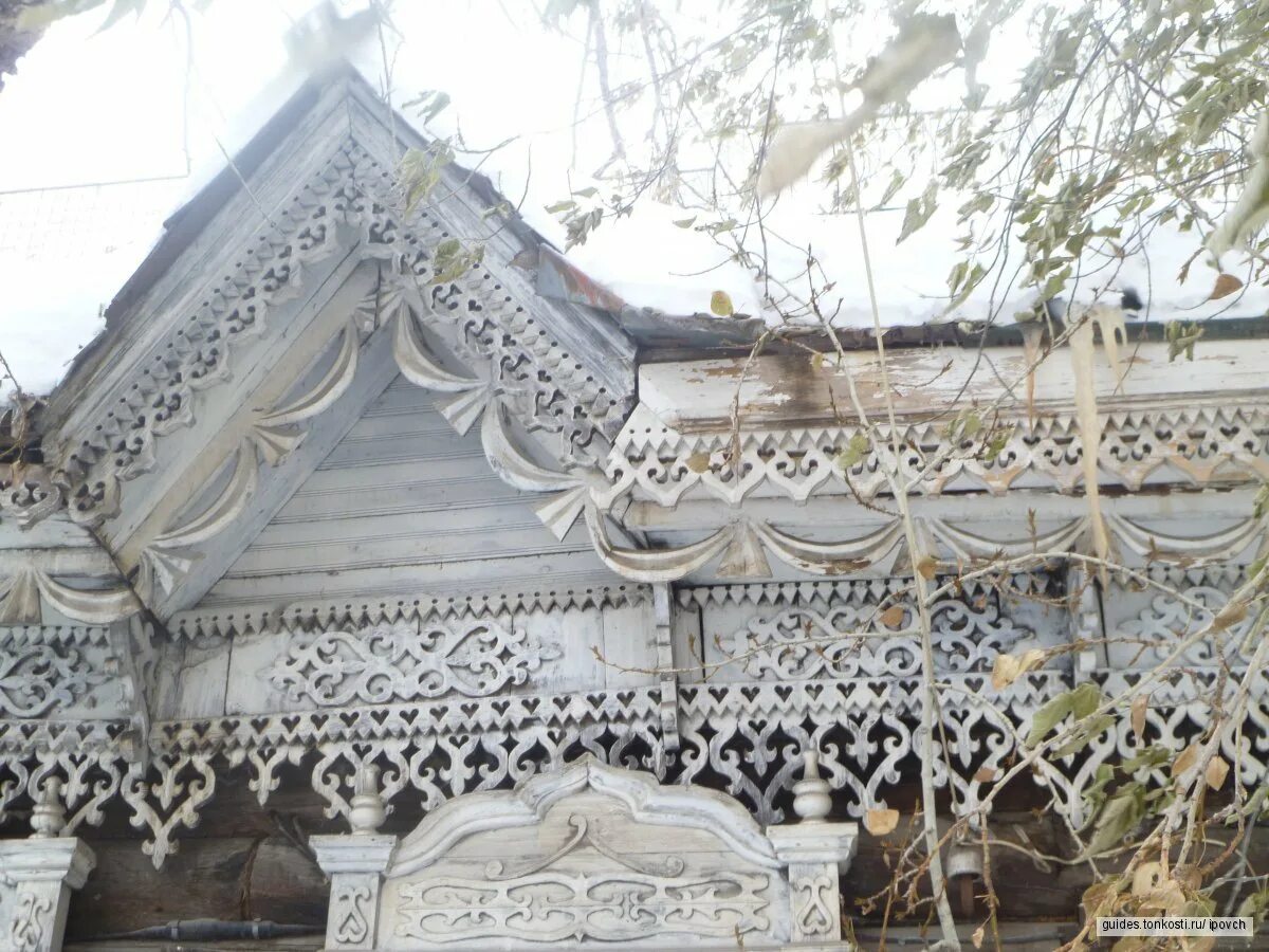 Кружева деревьев. Деревянное кружево. городец деревянное зодчество. кружева на домах. деревянные кружева на тереме.
