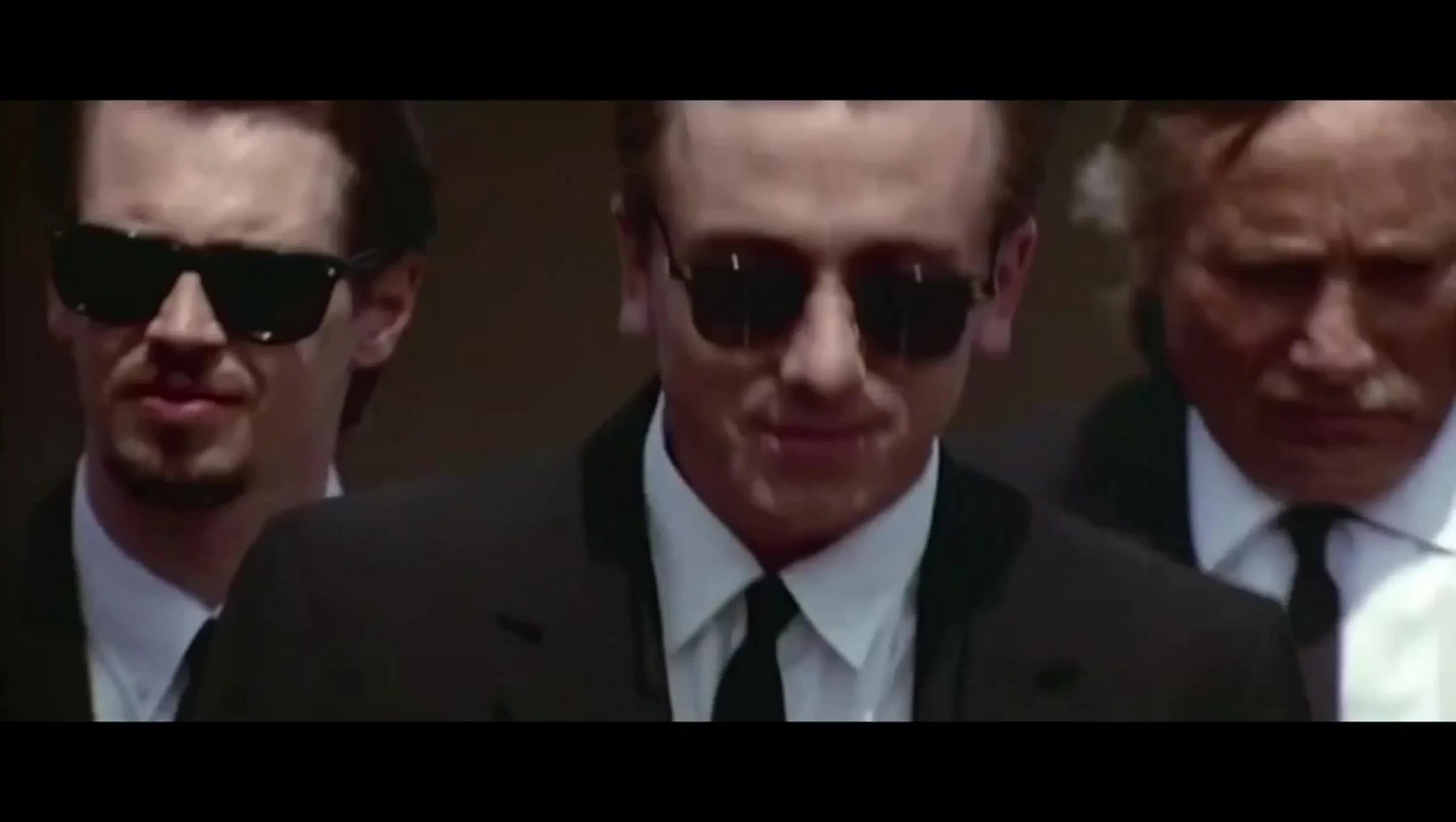 Reservoir dogs watch. Бешеные псы Мистер голубой. Бешеные псы Мистер оранжевый. Бешеные псы Тарантино.