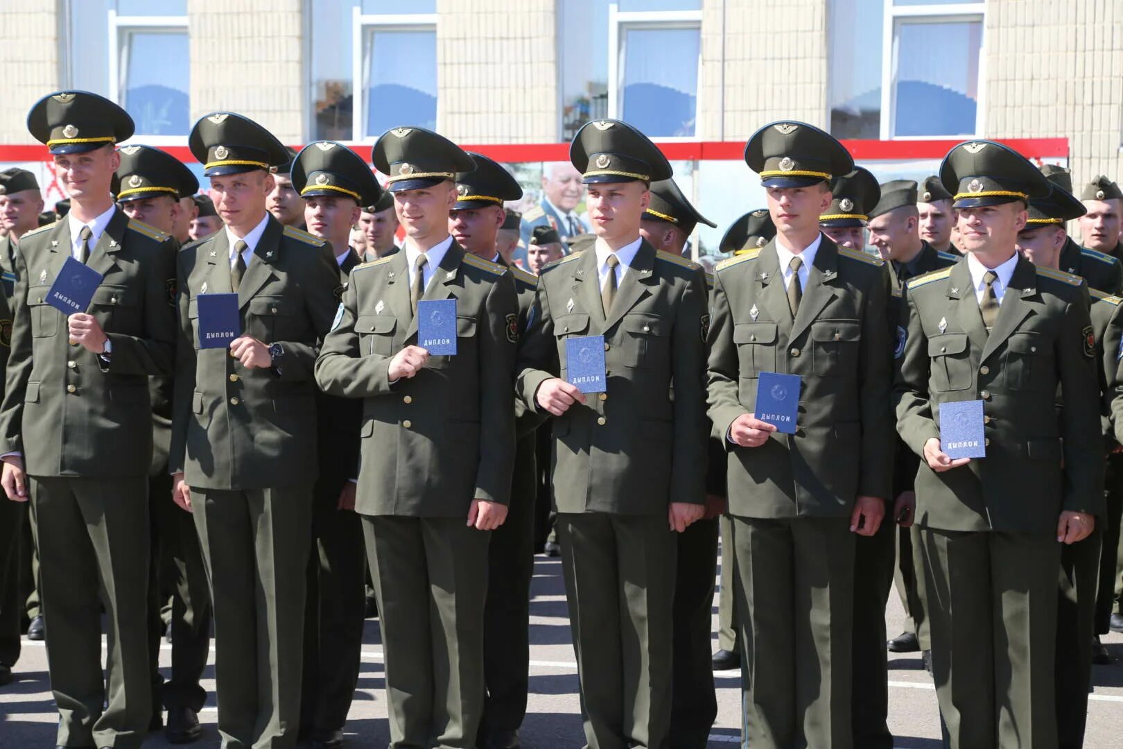 Выпуск военной Академии Республики Беларусь 1997. Факультет внутренних войск военной Академии Республики Беларусь. Военная форма. Военная форма офицера. День военной формы