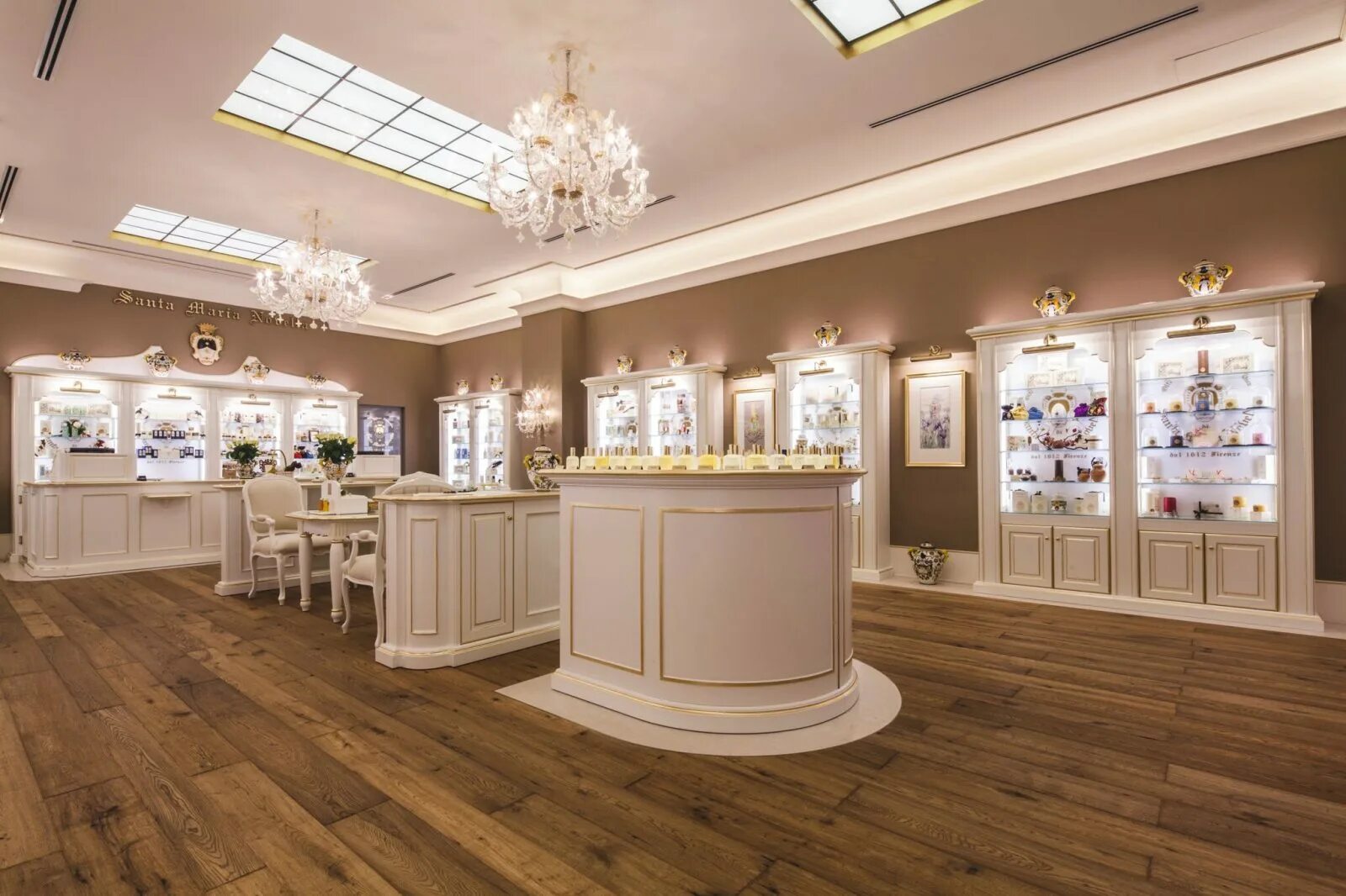 Магазин в новелле. Santa maria novella в москве. Santa maria novella косметика. Новелла магазин. Blood code новелла.