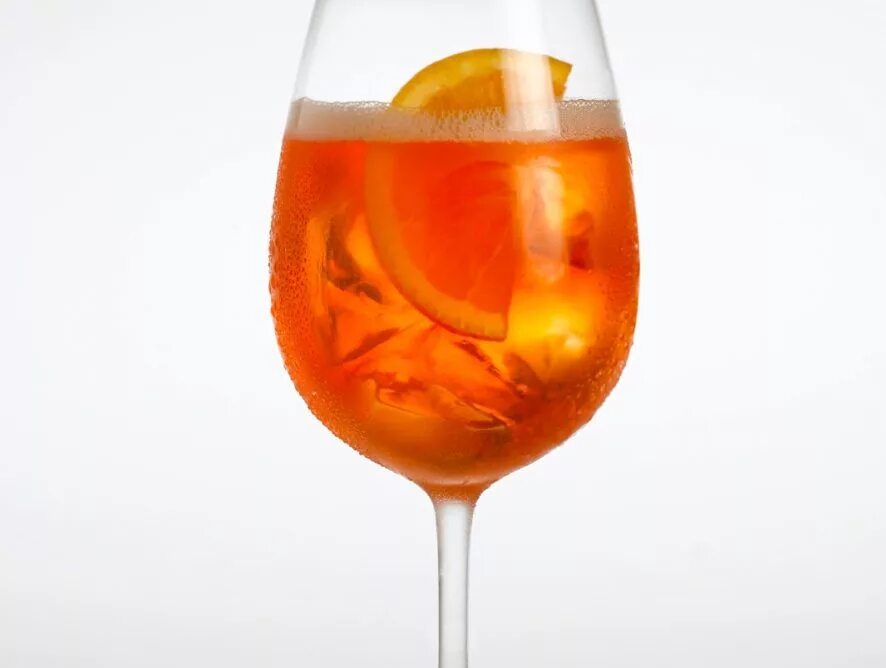 Апероль шприц (aperol spritz). Spritz коктейль. Напиток апероль шприц. Бокалы для апероль шприц. Коктейль шприц апероль классический.