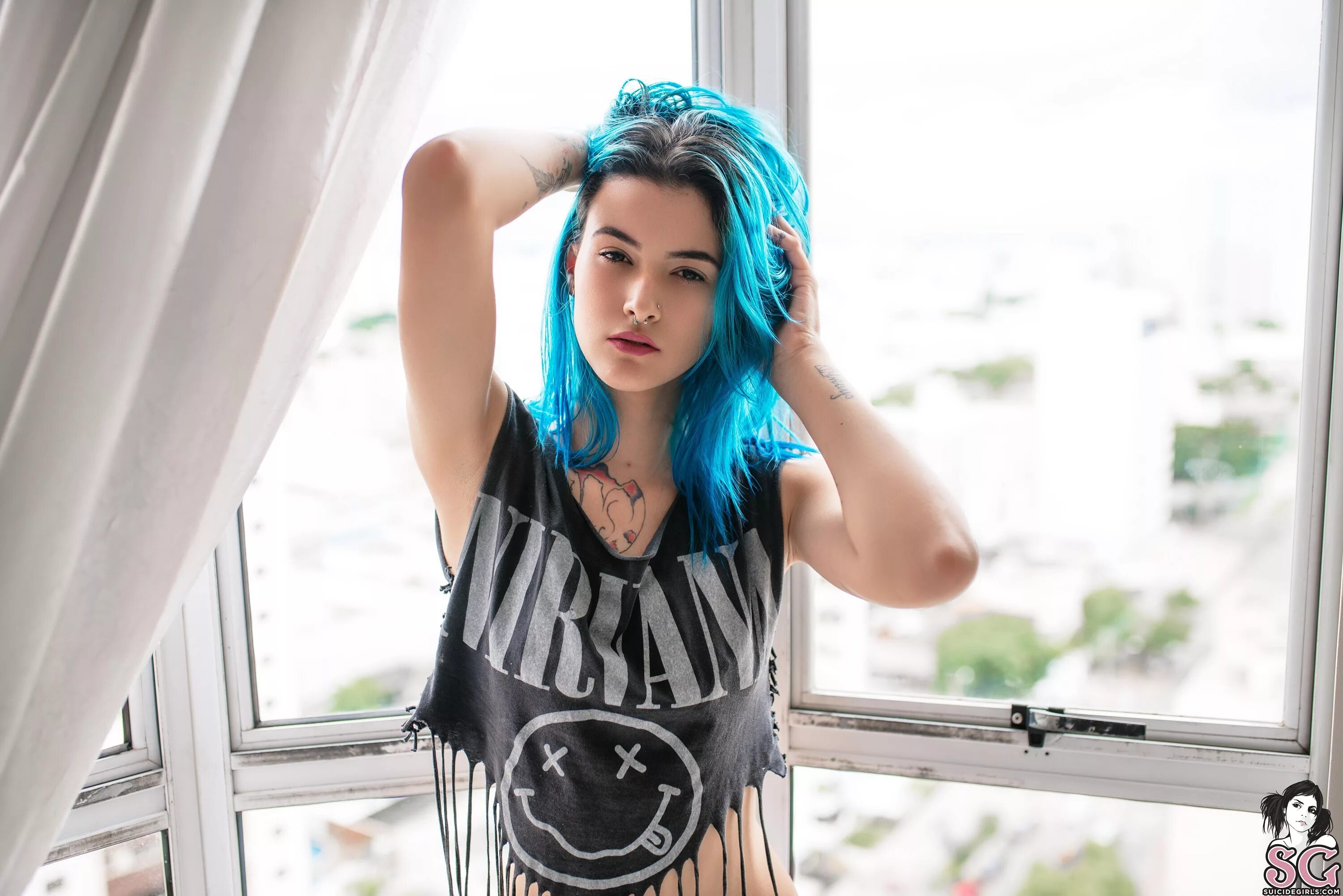 Синие волосы мем. Песня blue hair. Tv girl blue hair текст и перевод. Blue hair tv girl. Цвет волос синий металлик.