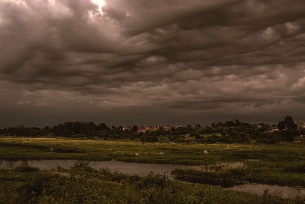 Пасмурное небо. Пасмурное небо. Пасмурный пейзаж. Дождливые тучи. Хмурый пейзаж.