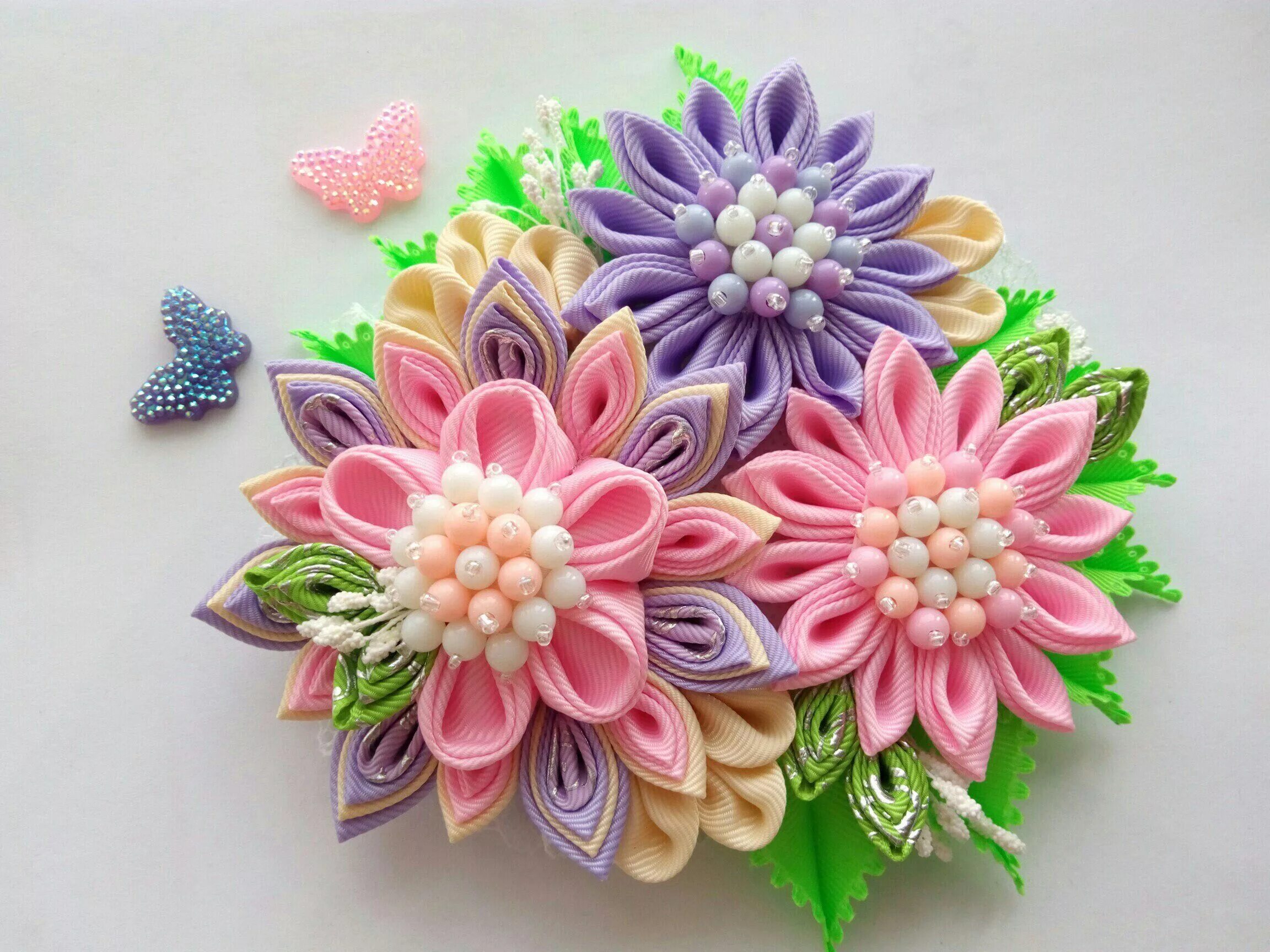 Цветок в технике канзаши. Канзаши. Рукоделие канзаши. Цветы в технике канзаши. Канзаши цветок техника.