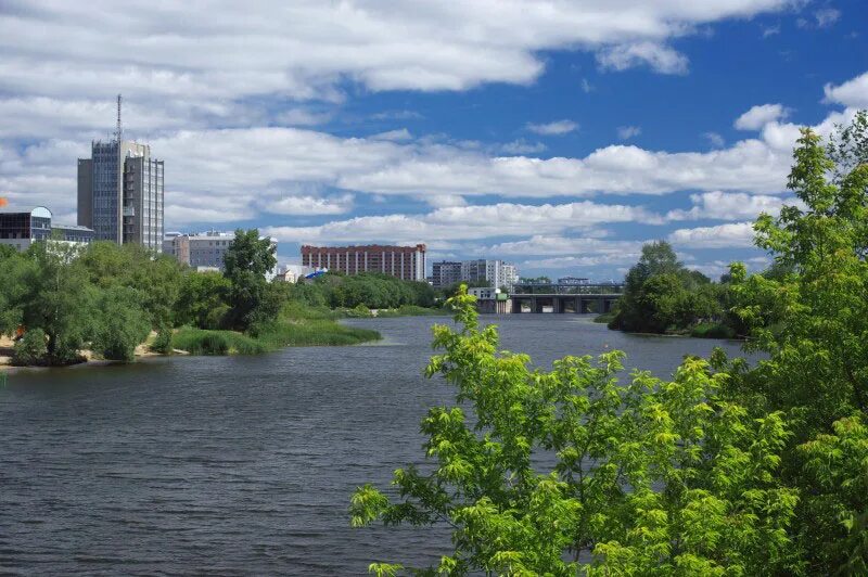 Набережная реки тобол. Река в городе кургане. Курган набережная тобола. Панорама города курган курганской области. Река в городе кургане.