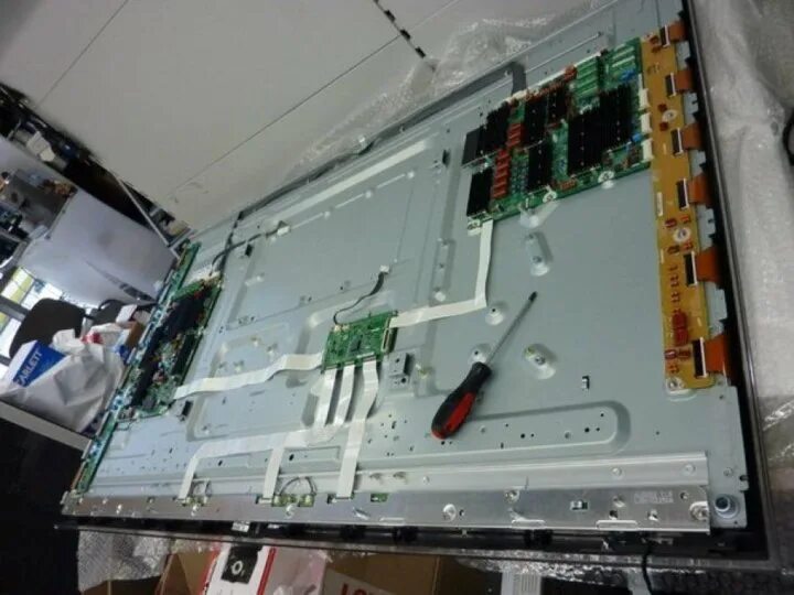 Матрицы плазменного телевизора. Разбита матрица телевизора samsung. Неисправная матрица телевизора. Lg 42pm4700. Матрицы плазменного телевизора.