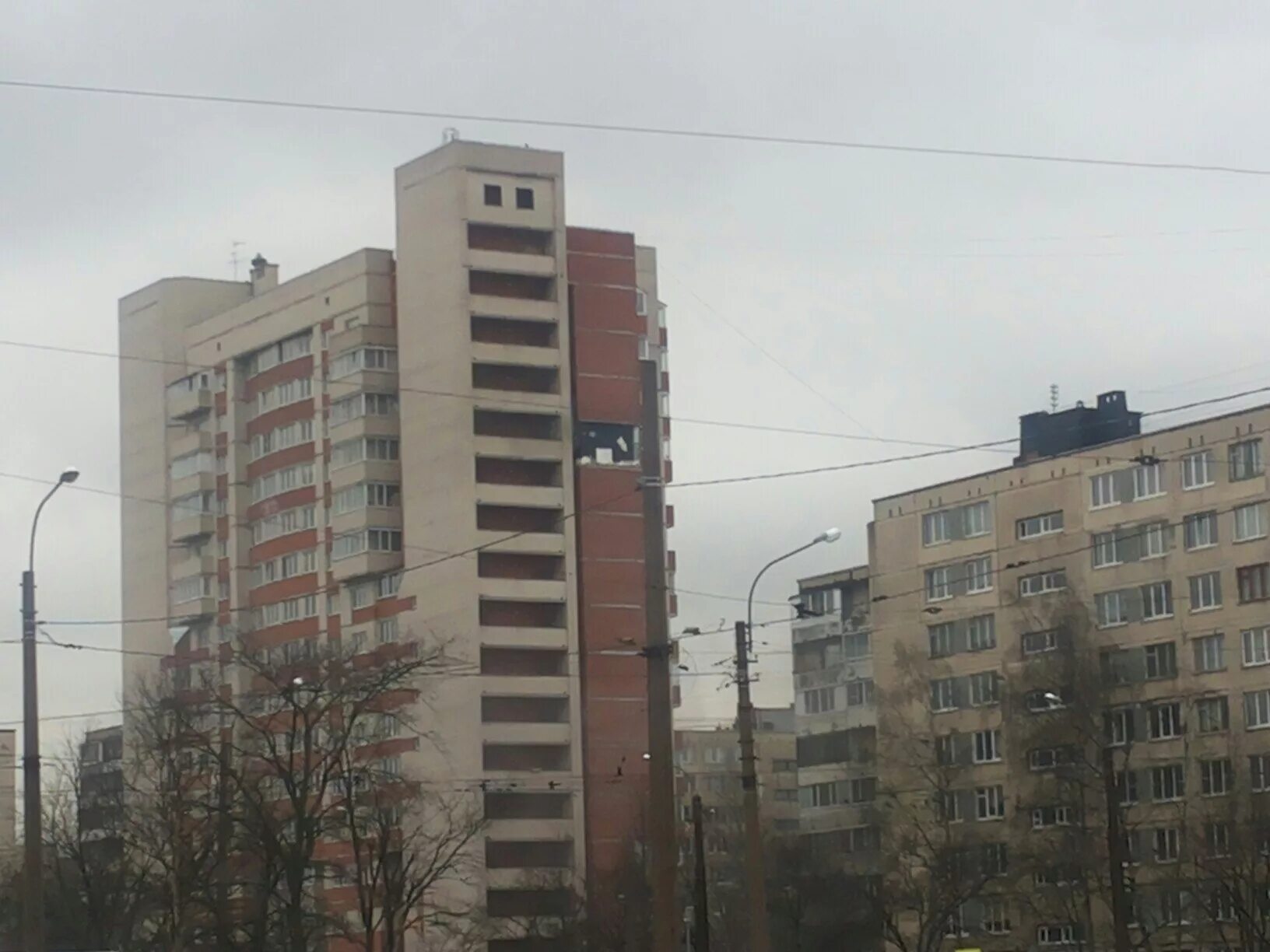 Пострадал дом в санкт петербурге. 16 этажки в питере. 30 этажка в питере. проспект солидарности дом 4.