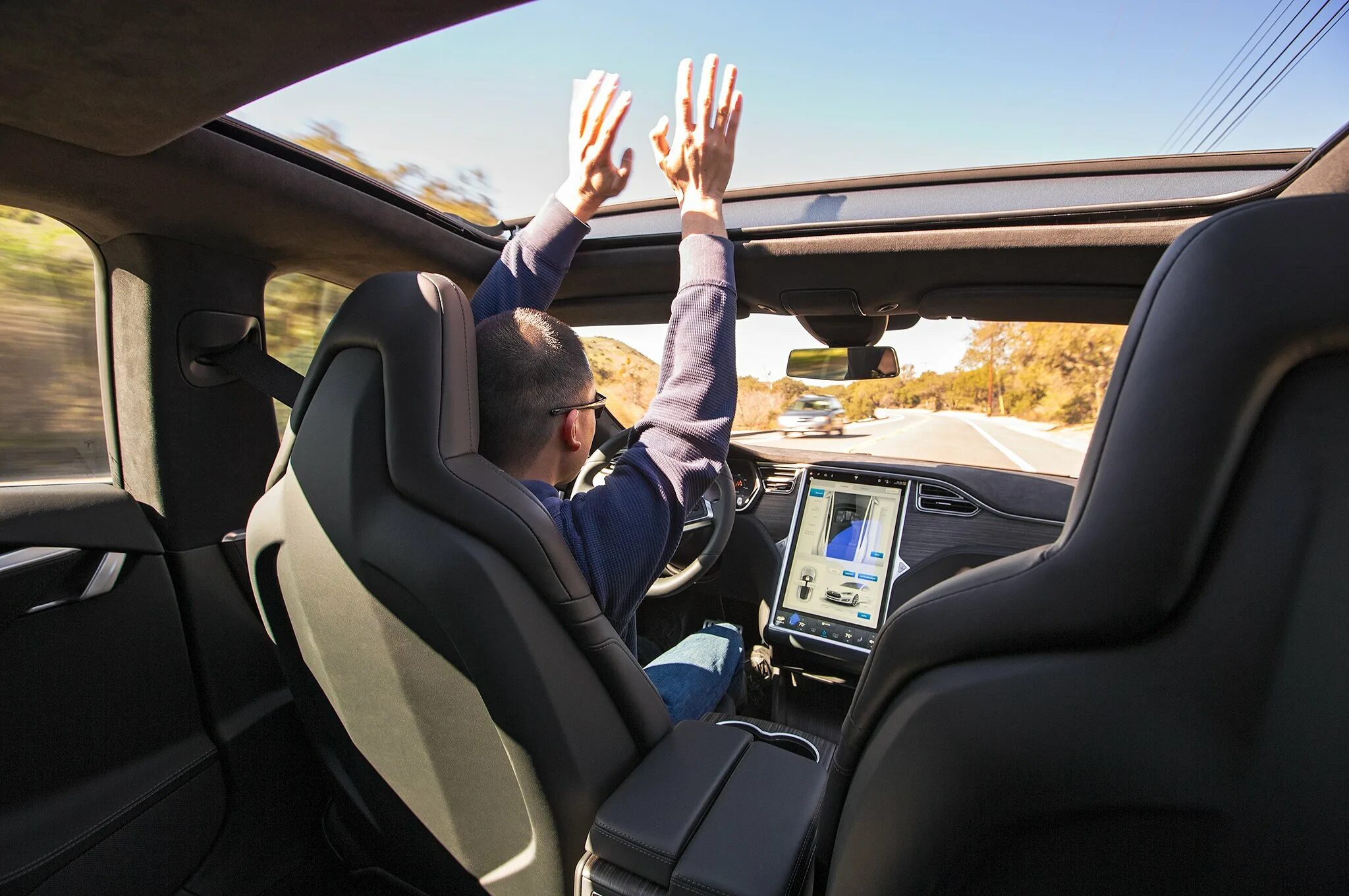 Автономен ли человек. Машина на автопилоте Тесла. Автопилот Тесла Тесла. Тесла беспилотник. Tesla беспилотный автомобиль.