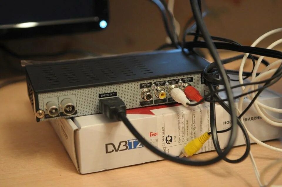 Джетор т2. ТВ приставка ДВБ т2 HDMI. DVB t2 приставка c VGA DVI. HDMI монитор к приставке DVB-t2. Цифровая приставка DVB-t2 HDMI монитор.