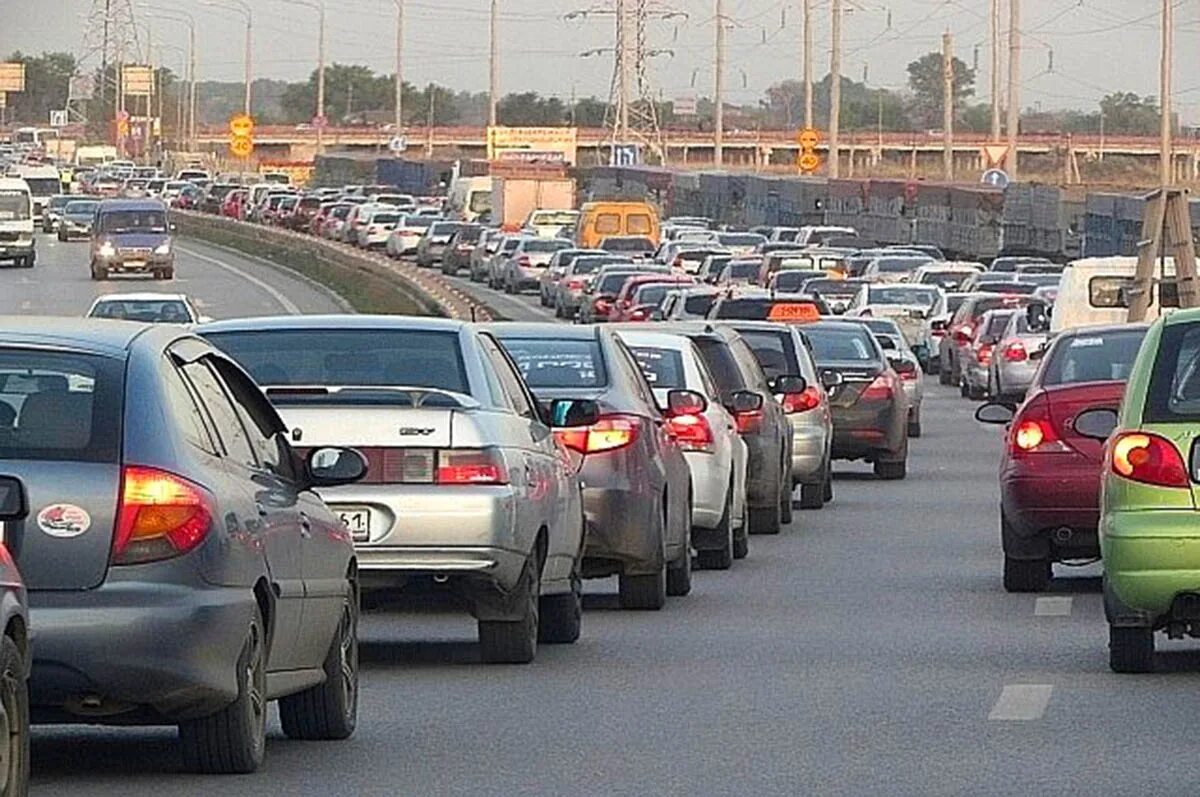 Автомобильная пробка. Красивая автомобильная пробка. Москва пробки МКАД. Машины в пробке Москва.