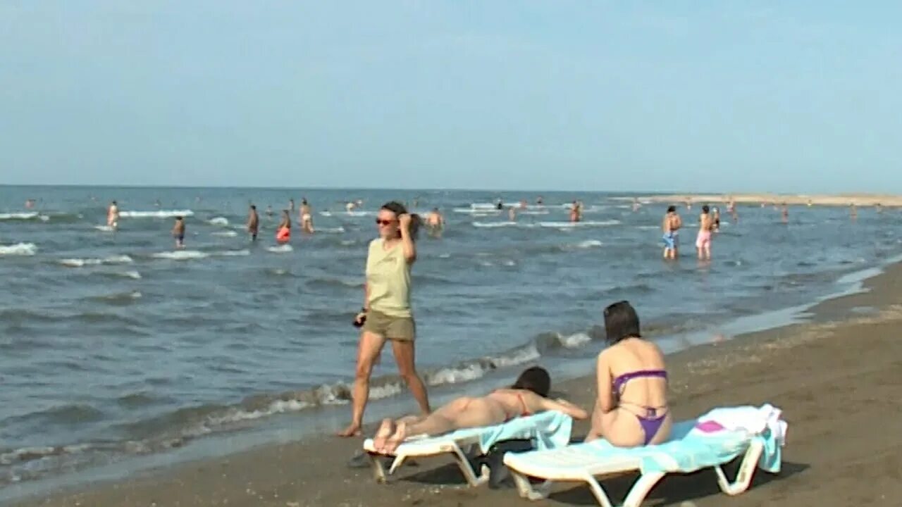 Дербент махачкала море каспий. Пляжи каспийского моря дагестан. Каспийское море избербаш. Каспий избербаш пляж. Баку пляжи 2023.