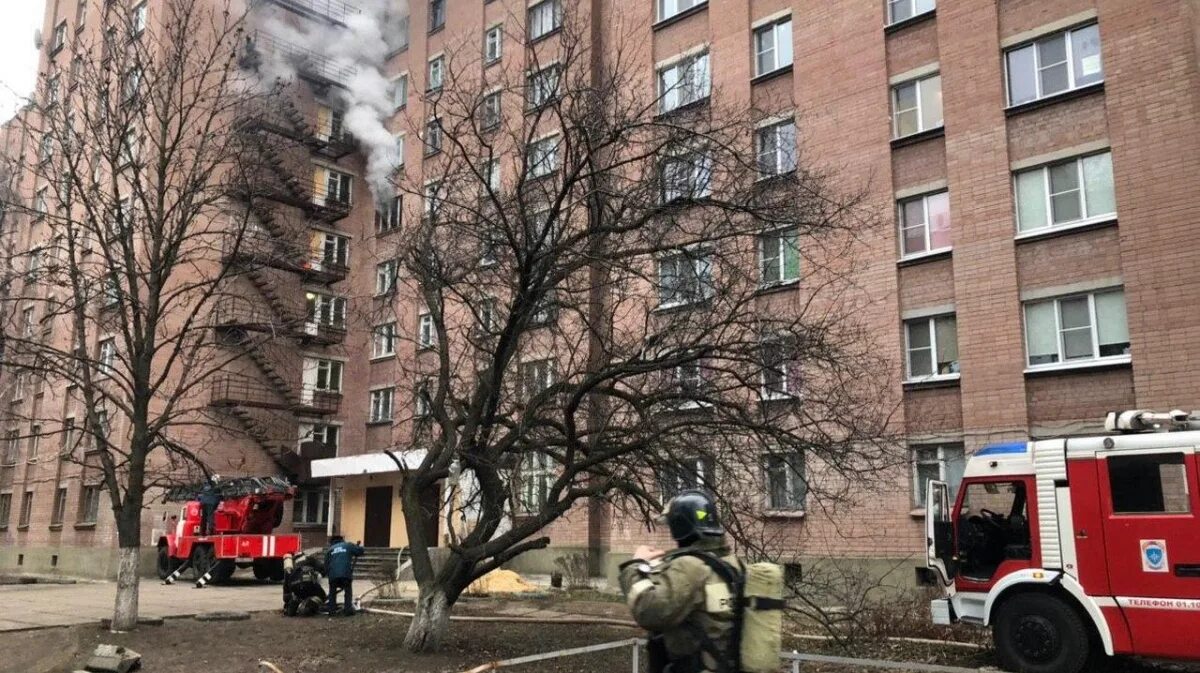 Общежитие хользунова. Пожар на Хользунова Воронеж. Пожар в общежитии. Пожар в общаге. Пожар общежитие Воронеж.