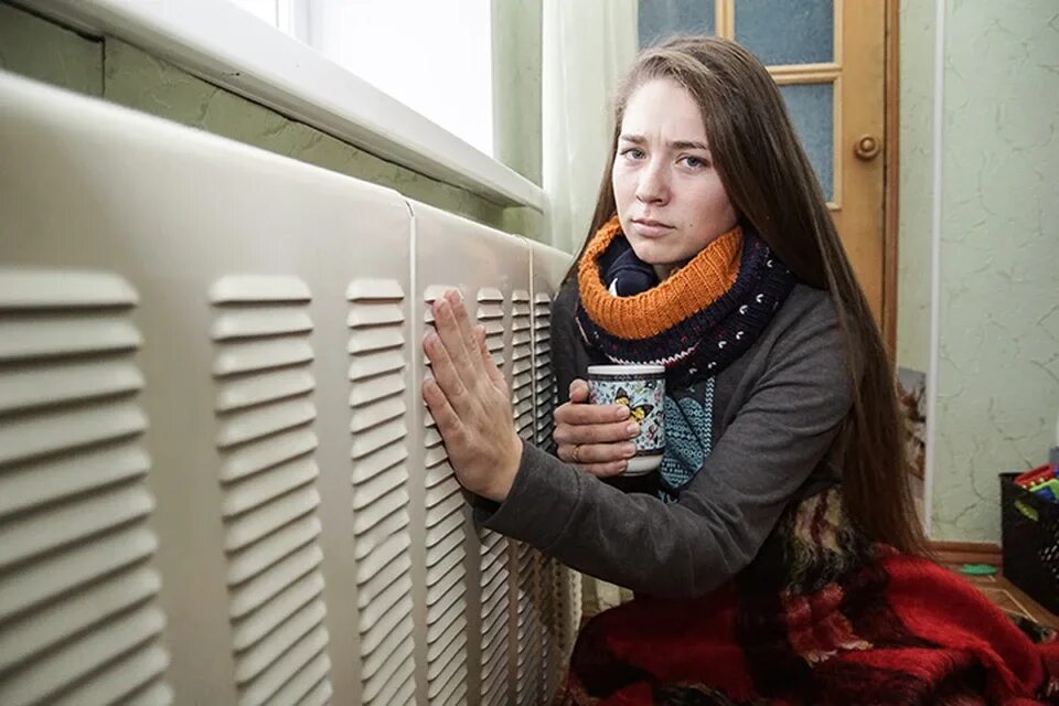Королев без отопления. Тепло в квартире. холодные батареи. отключили отопление весной. дома без отопления в москве.