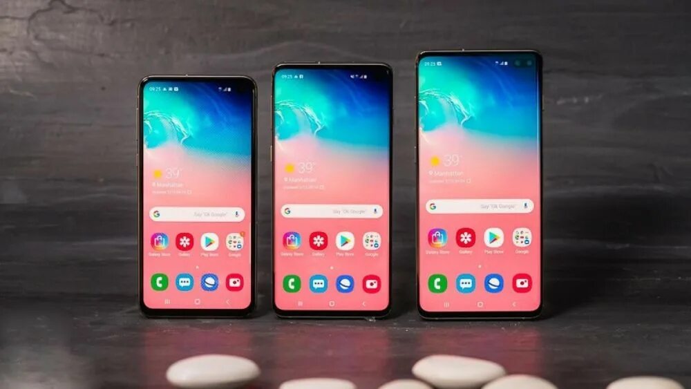 Samsung s10 vs s10e. Samsung s10 vs s10+. Samsung Galaxy s10e vs s 10 Plus. S10e s10 s10+. Galaxy s10 vs s10