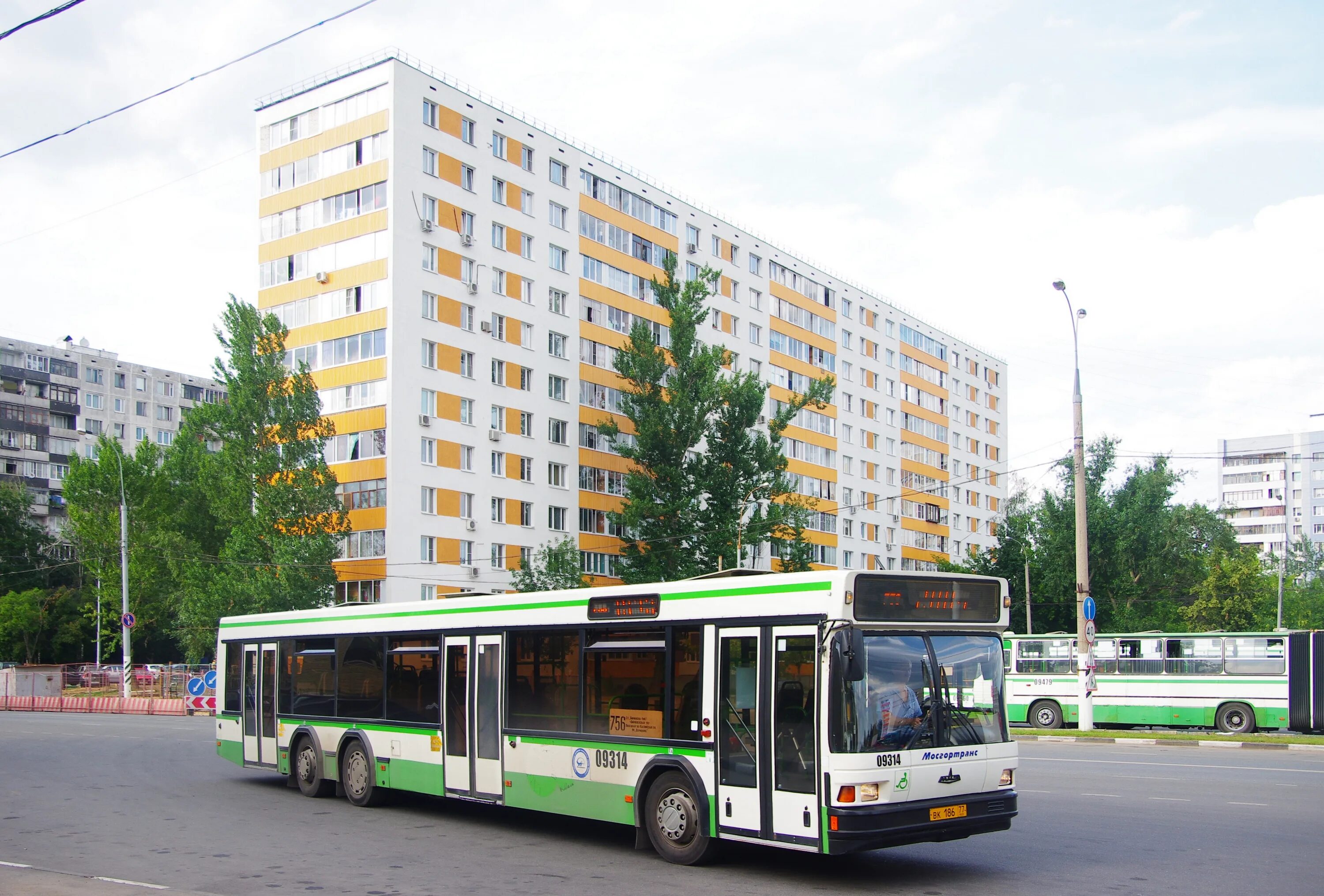 Автобусы в москве работают. Автобус Москва. Московский автобус. Мосгортранс здание. Автобусы Москвы модели.