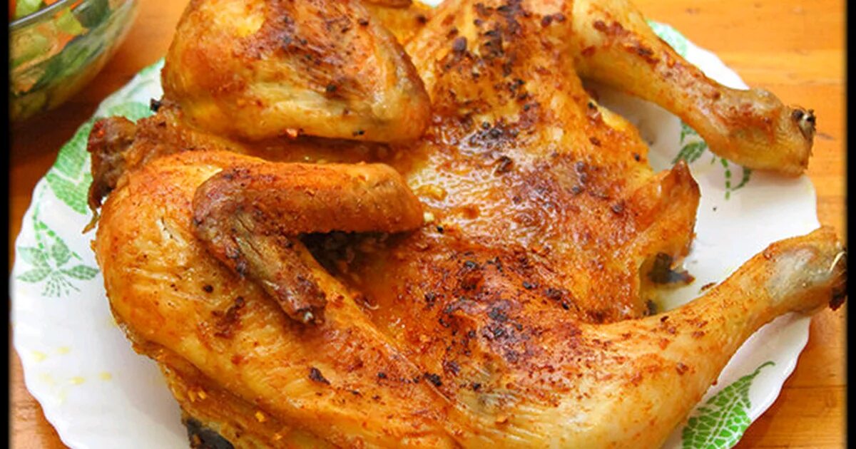 печёная курица в духовке. цыплёнок табака в духовке с корочкой. сколько запекать цыпленка. цыпленок табака. курица в духовке.