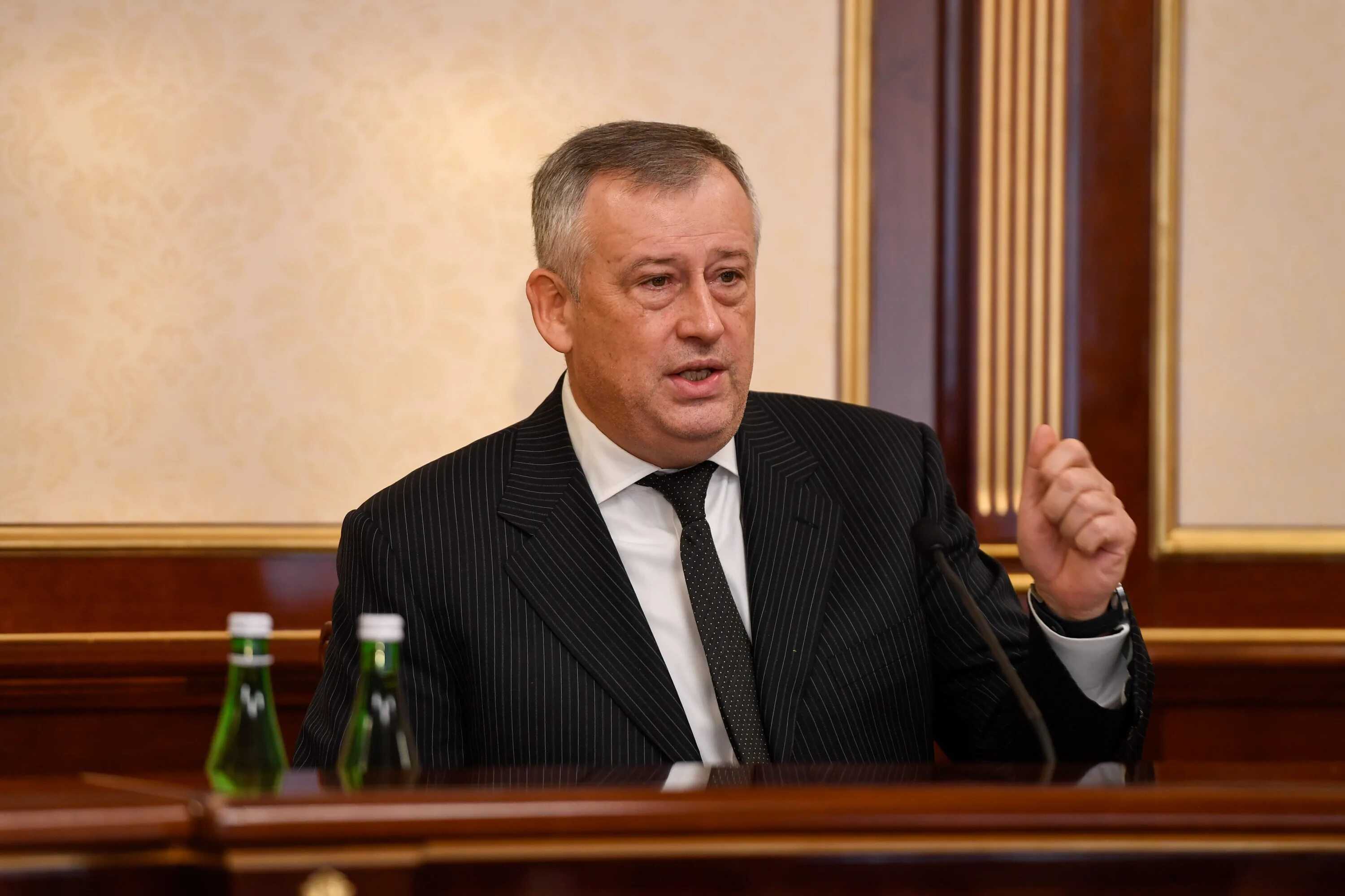 Дрозденко заявил, что врачей в Ленобласть будут заманивать квартирами