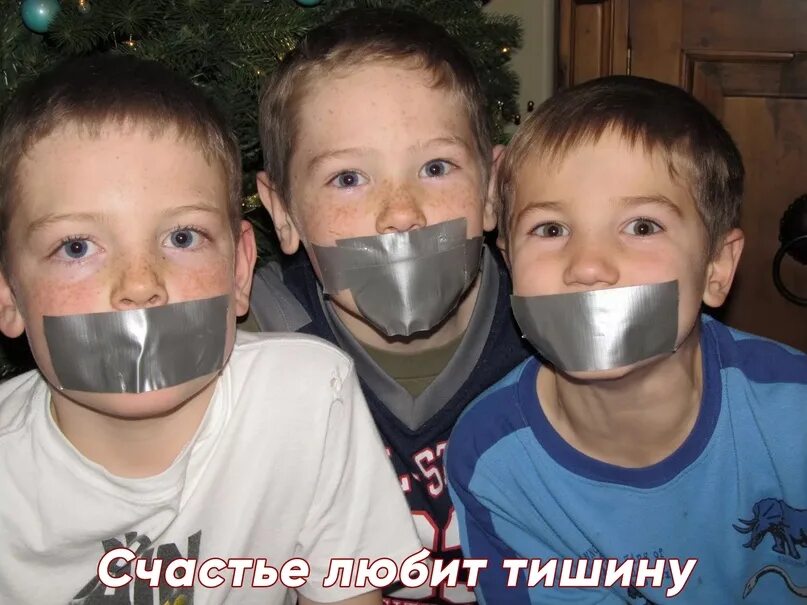 Ребенок связан скотчем. Ребенок с забинтованной головой. Ребенку заклеили рот скотчем. Девочка связала мальчика. Ребенок связан скотчем.