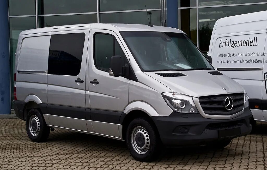 Спринтер рестайлинг. Mercedes-Benz Sprinter 906. Mercedes-Benz Sprinter 216. Мерседес Спринтер w906. Мерседес-Бенц Спринтер 216 CDI.