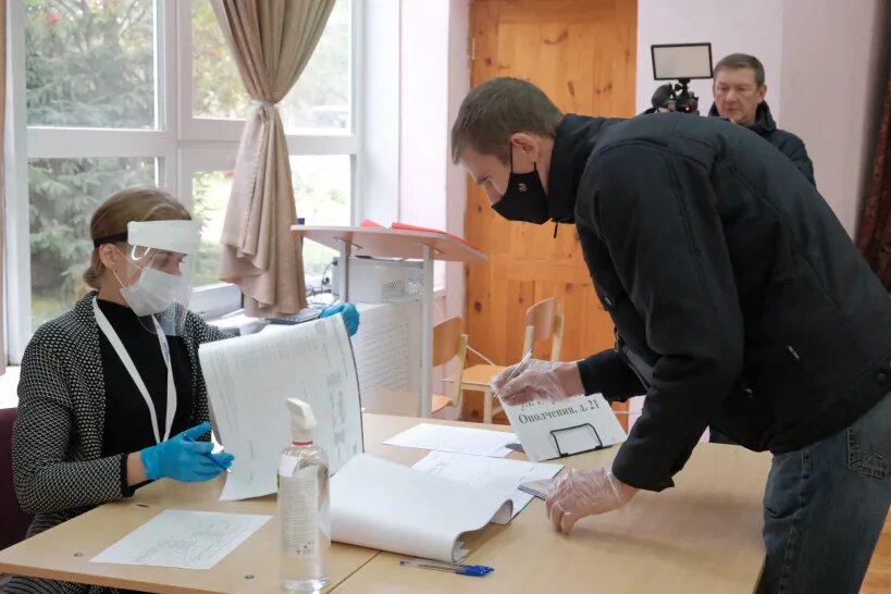 Первые дни выборов. Школа 19 Красногорск избирательный участок. Первый день выборов завершился.