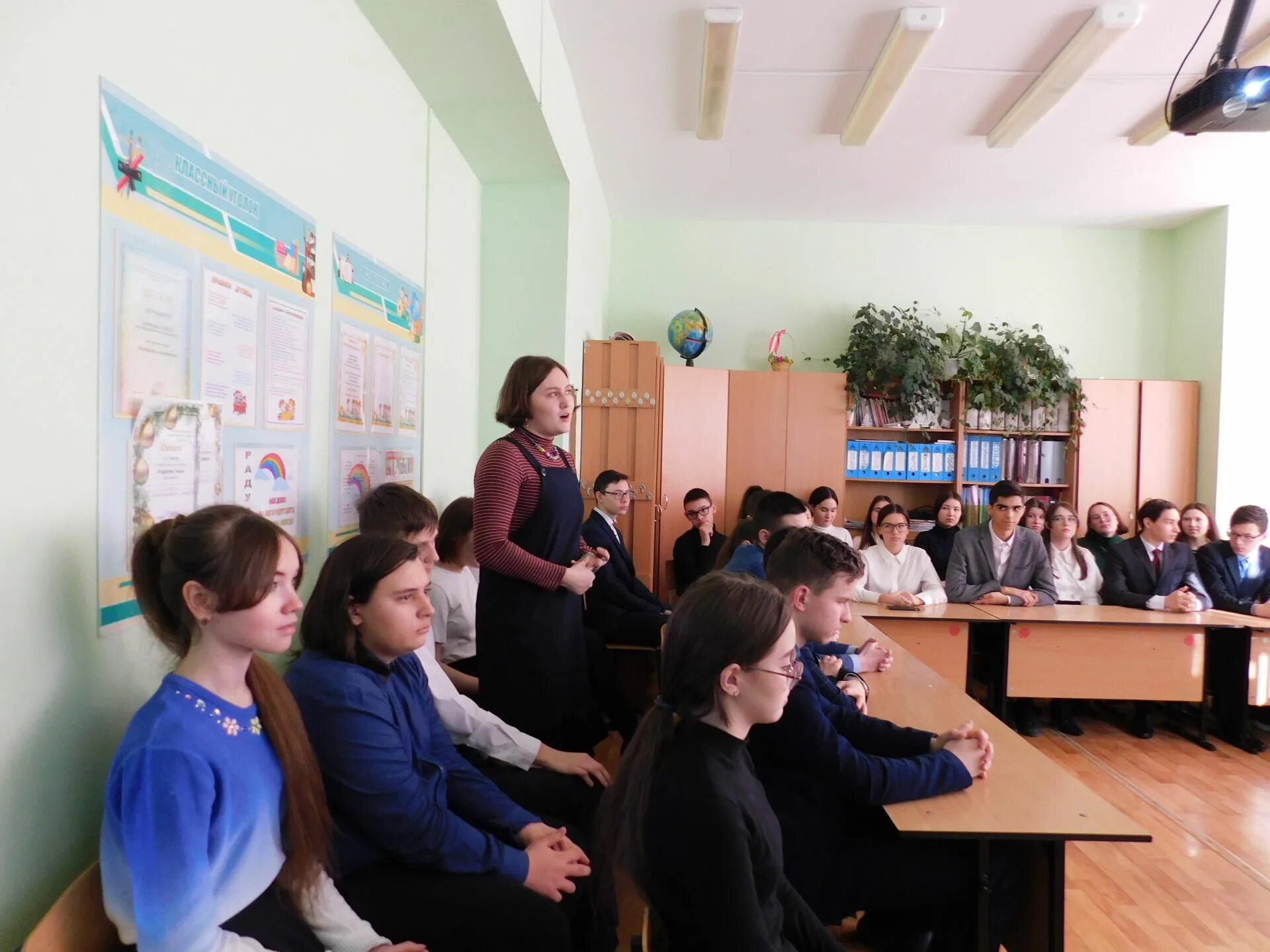 Доверие менделеевск. 4 Школа Менделеевск. Гимназия Менделеевск Валеева. Менделеевская школа Кнутова. Гимназия 1 Менделеевск.