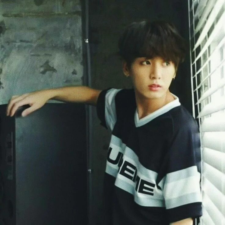 Bts чон чонгук. Чон чонгук 2013. Jungkook without makeup. Чонгук бтс 2013. Bts 2013 дебют чонгук.