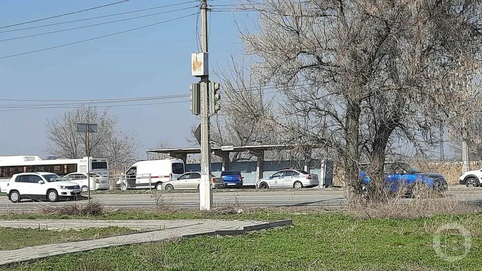 Волгоград 55 автобус на сегодня. Красноармейский район Волгоград. Красноармейский район Волгоград Антей. Автобус Волгоград упал. Авария Волгоград Красноармейский район.