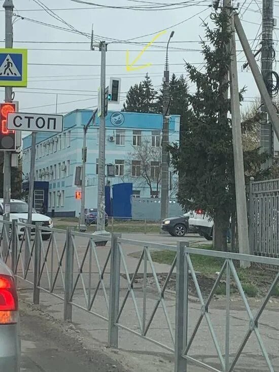 Светофор пенза работа. Памятник светофору в пензе. Новые светофоры пенза. Светофор в городе. Сеть магазинов светофор лого.