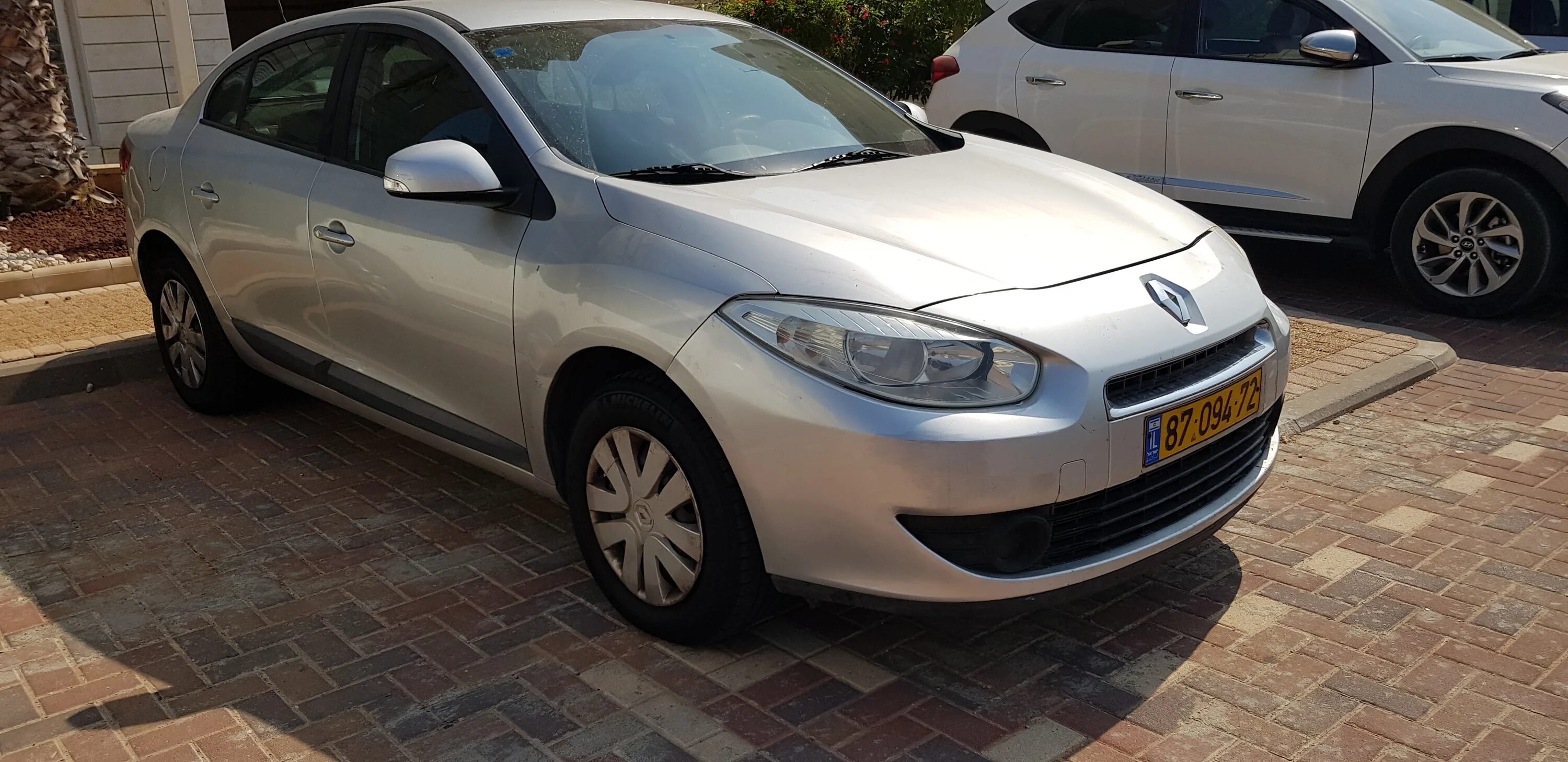 Renault fluence 1. Рено Флюенс 1.6. Рено Флюенс 1.6 механика. Рено Флюенс 2012 1.6.