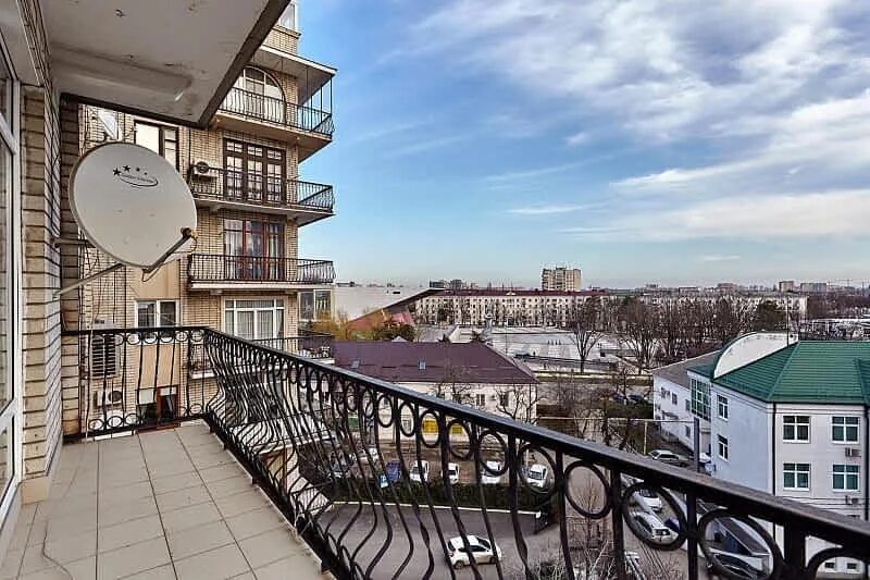 Нижневартовск нефтяников 9 поликлиника. Нефтяников 9 1. Нефтяников 9 1. Авиценна нижневартовск улица нефтяников. Нижневартовск улица нефтяников 9.