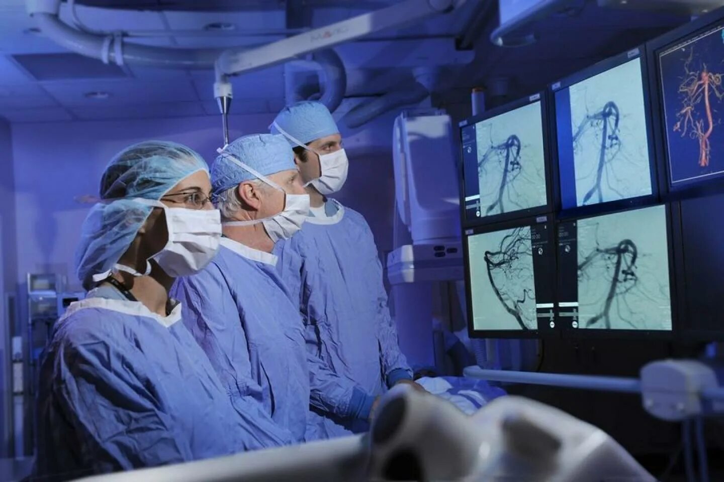 Консультация врача нейрохирурга. Консультация врача нейрохирурга. Нейрохирургия профессия. Консультация врача нейрохирурга. Нейрохирург профессия.