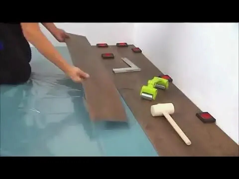 На что положить пластиковую