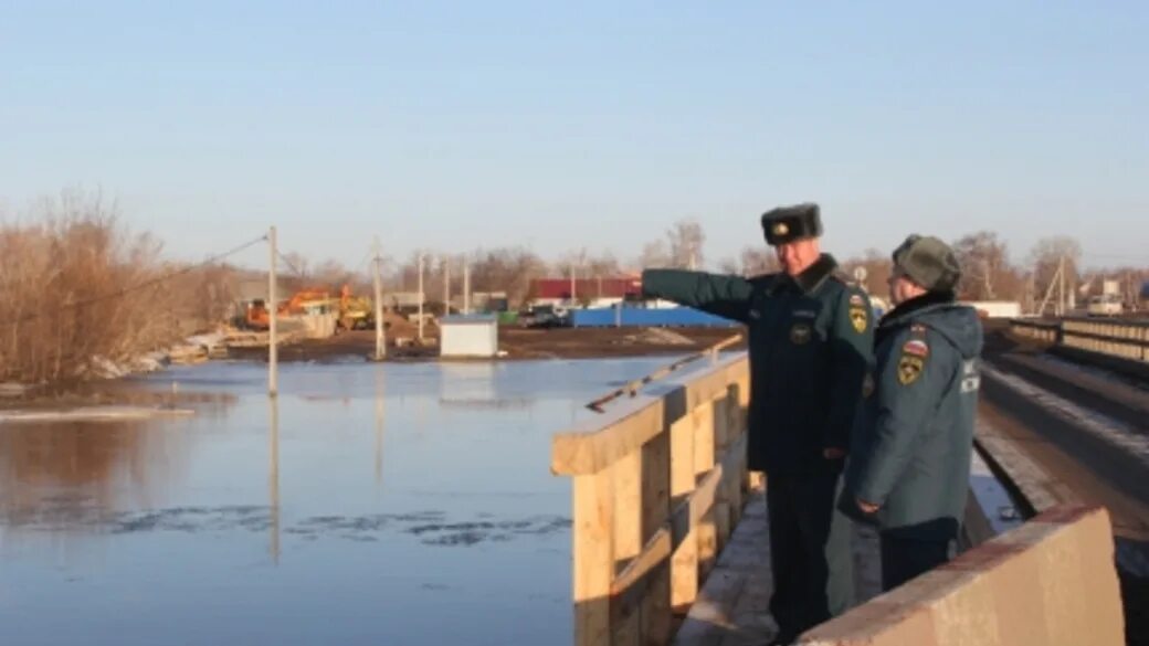 Уровень реки алей рубцовск. Паводковая обстановка в Алтайском крае МЧС. Наводнение Шипуновский район 2014. Река Чарыш Шипуновский район. Река Чарыш село Белоглазово.