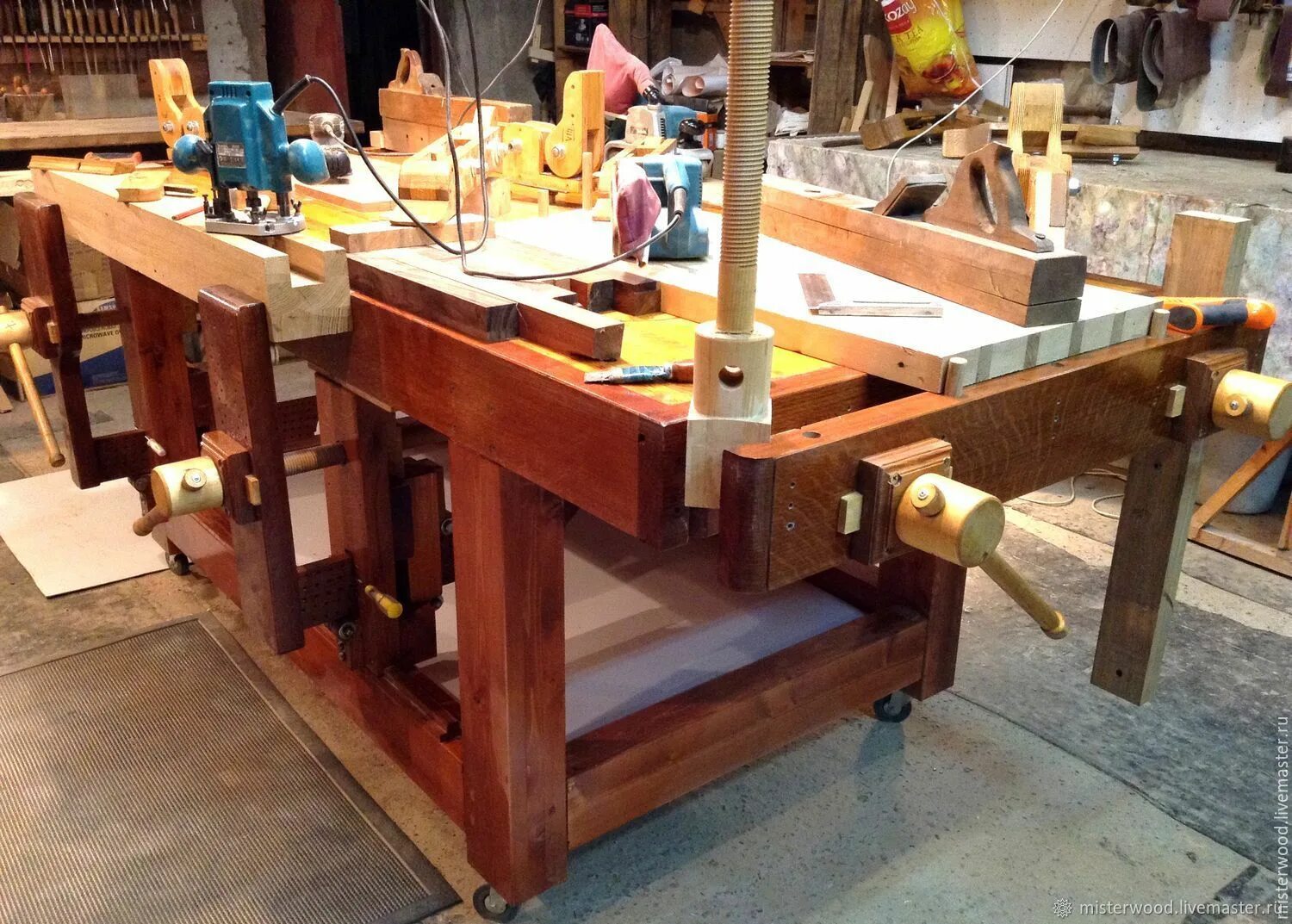 Верстак на заказ. Tool bench верстак. стол столяра. верстак столярный. стол для столярной мастерской.