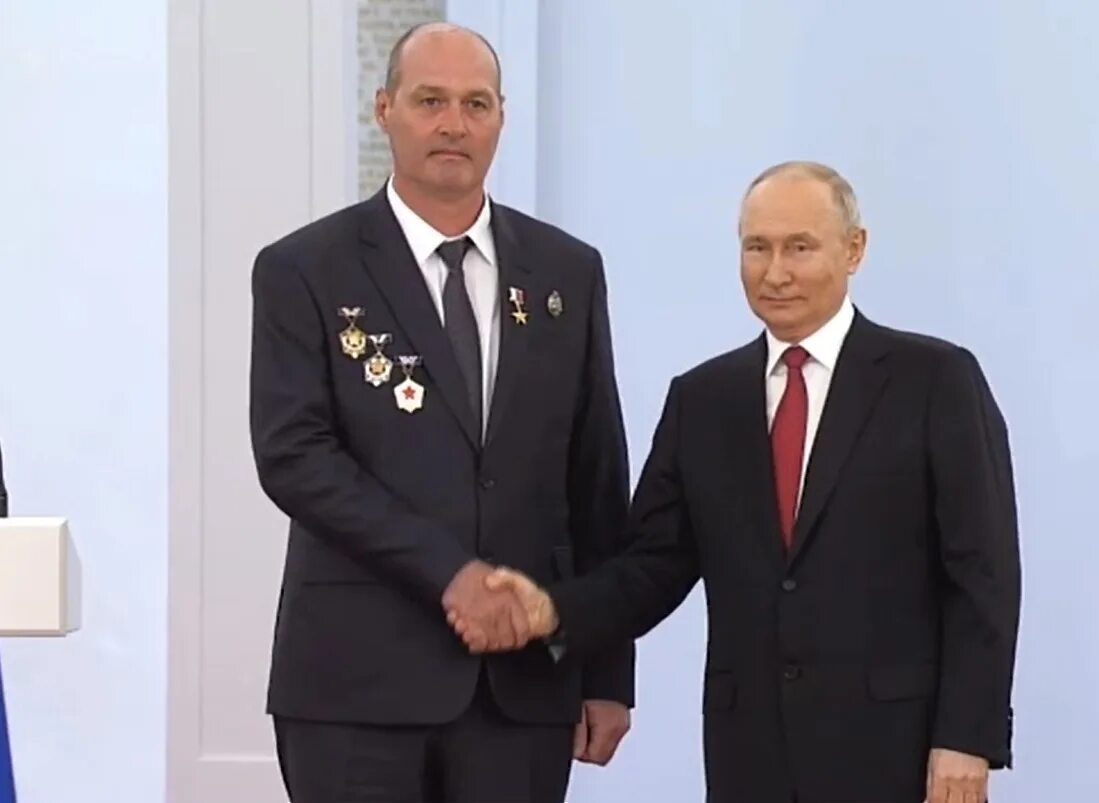 Герой труда российской федерации 2023. Звезда героя кубани. Звание героя российской федерации, медаль "золотая звезда". Герой труда. Звание героя российской федерации, медаль "золотая звезда".