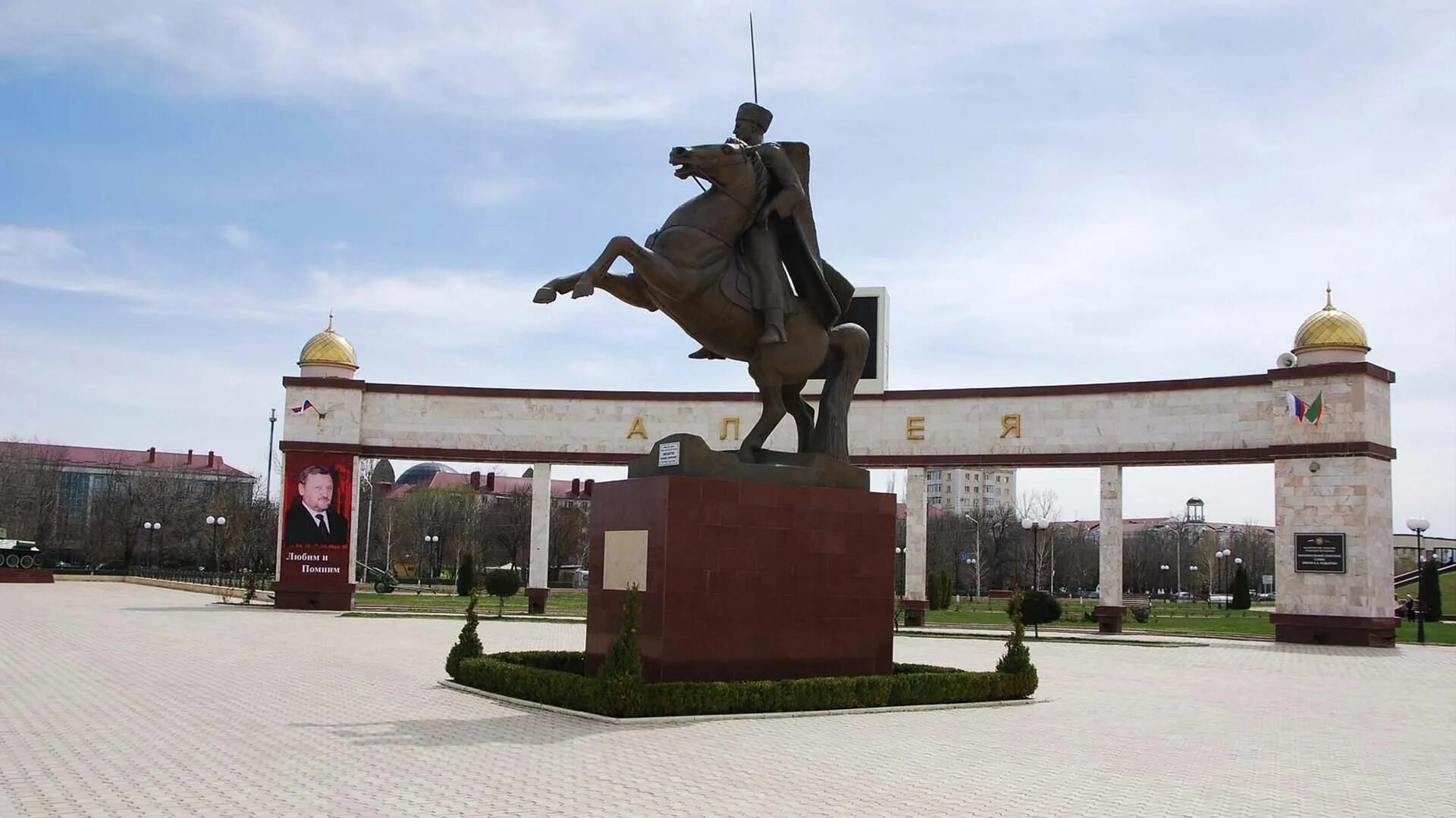 Ахмата кадырова. Мемориал в чечне. Памятники культуры чеченской республики. Памятники культуры чеченской республики. Национальный музей чеченской республики грозный.