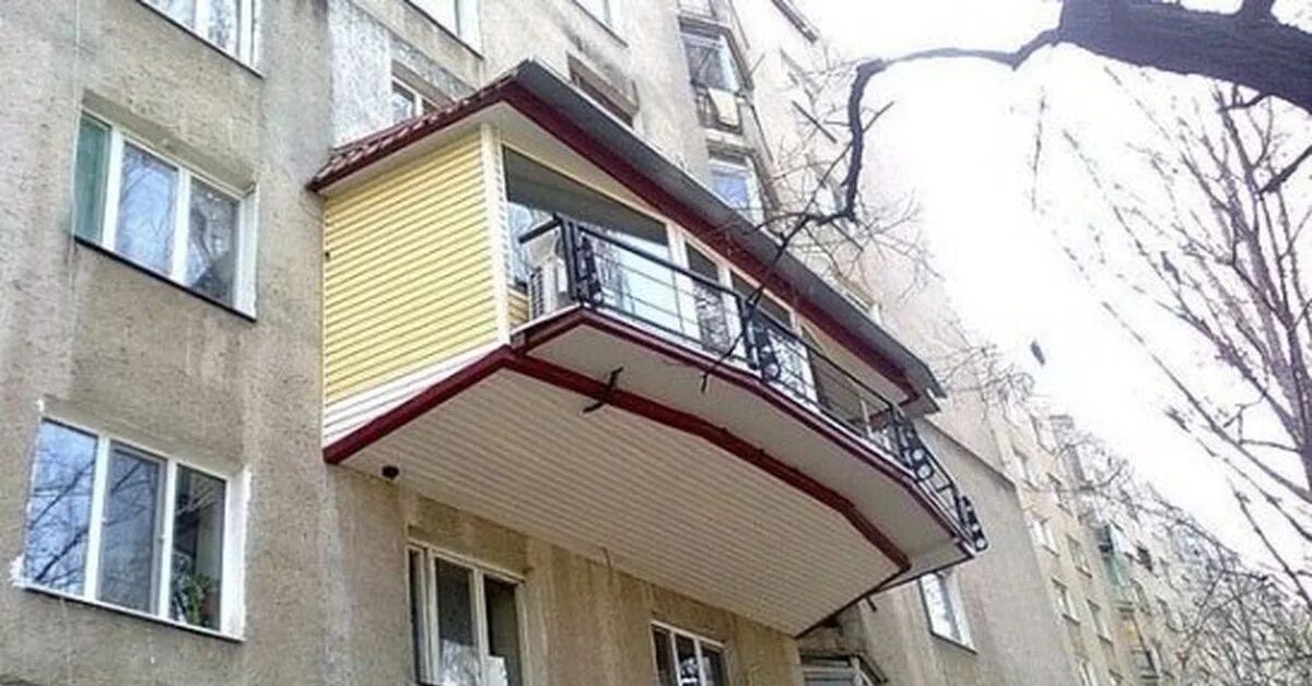 Пристройка балкона. Балкон пристрой. Пристройка балкона на первом этаже. Пристройка балкона. Пристрой в квартире.