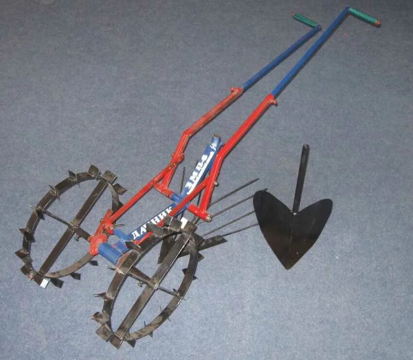 Техника для обработки земли. Ручной культиватор окр-035а. Ручной культиватор окучник. Плуг ручной. Окучник для картофеля ручной.