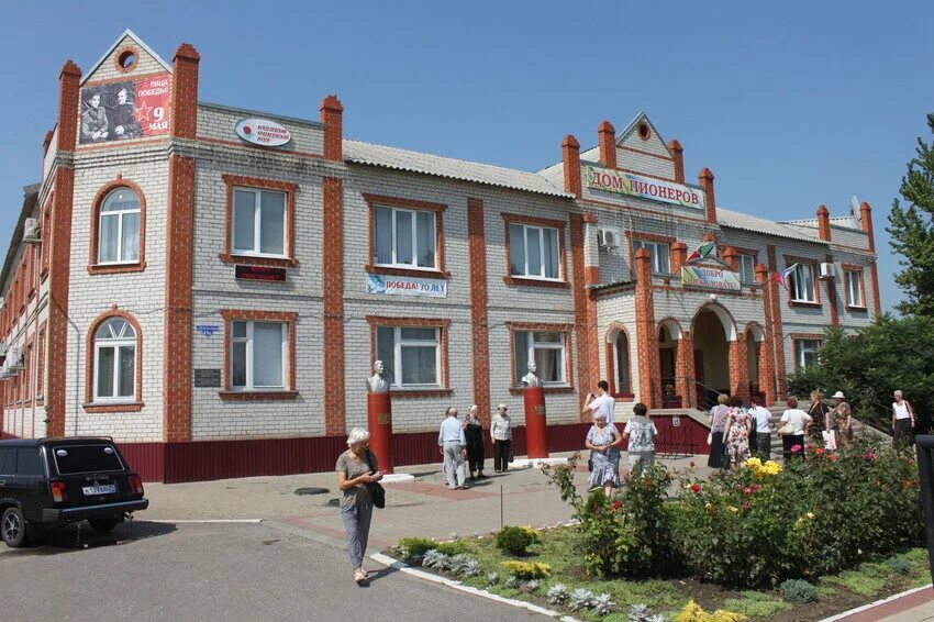 Поселок вейделевка белгородской. Краеведческий музей вейделевка. п вейделевка краеведческий музей. посёлок вейделевка белгородской. здание администрации вейделевского района.