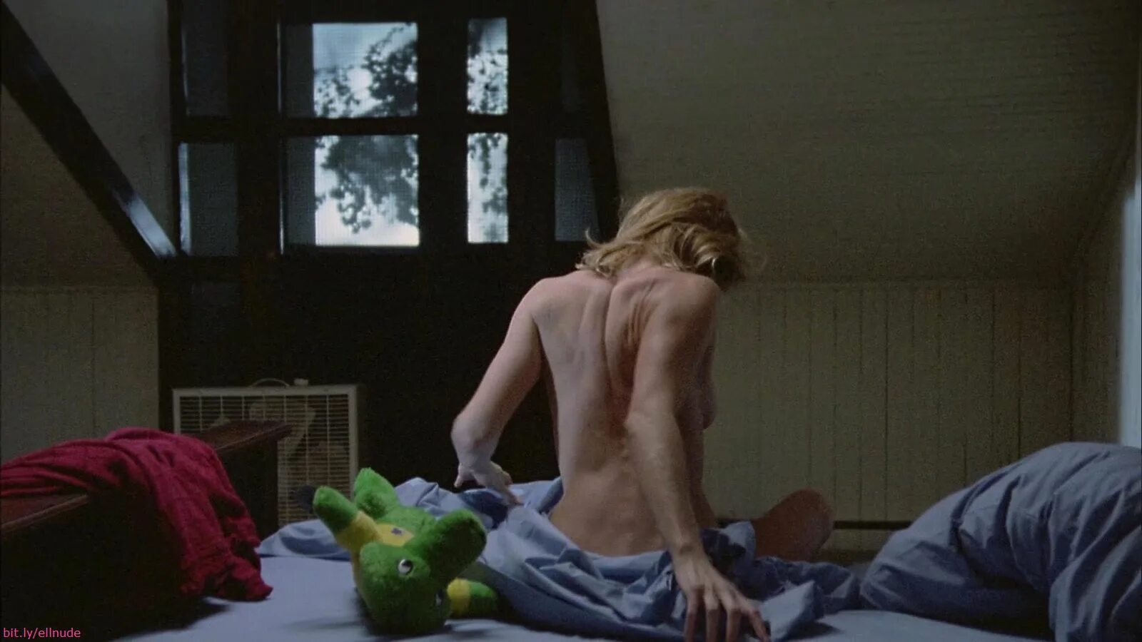 Голая Попка Саманты Янус – Генозавр 2 (1997)
