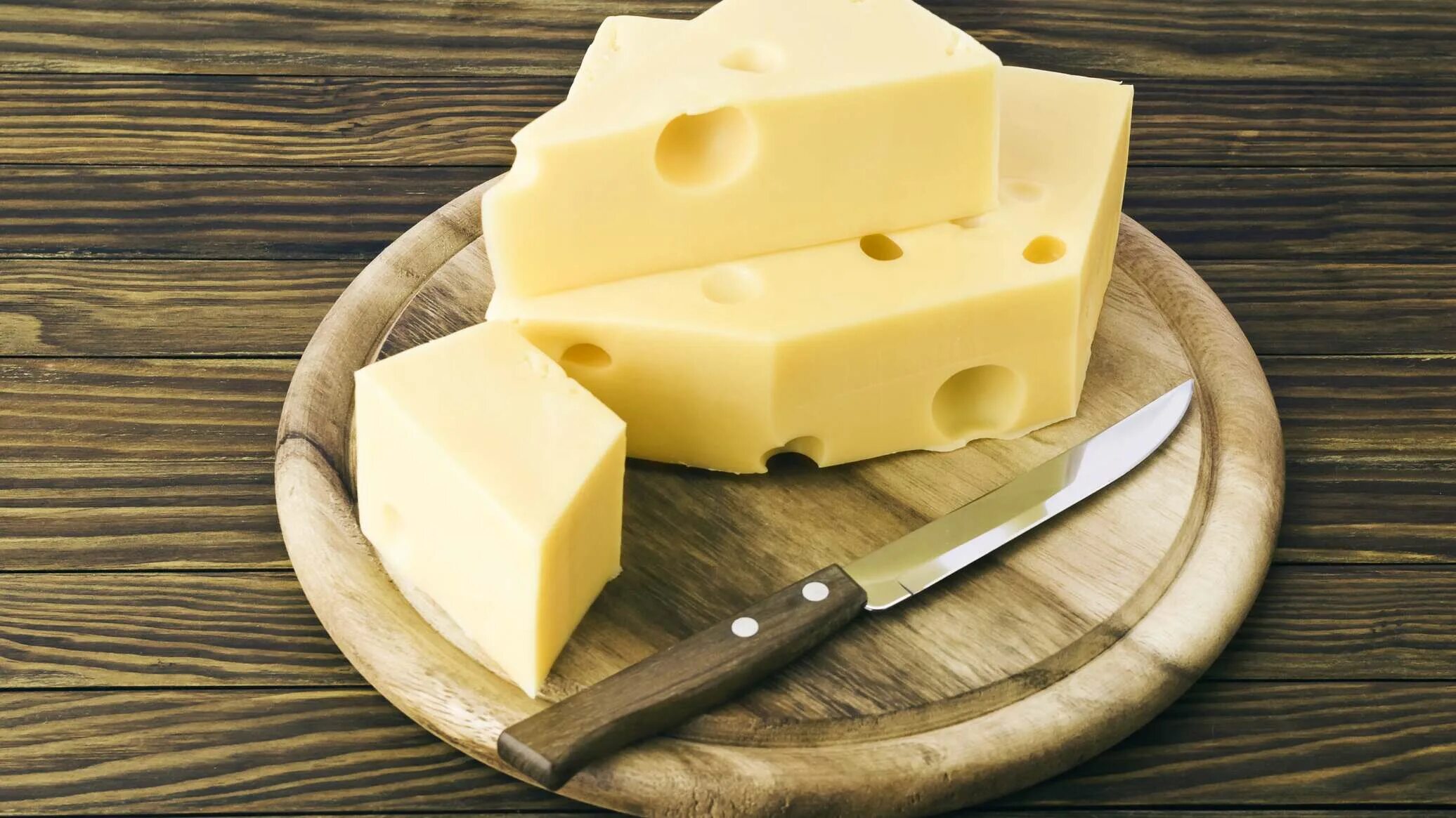 Польза сыра для организма мужчины. Сыр. Сыр твердый. Дырки в сыре. Сыр картинка.