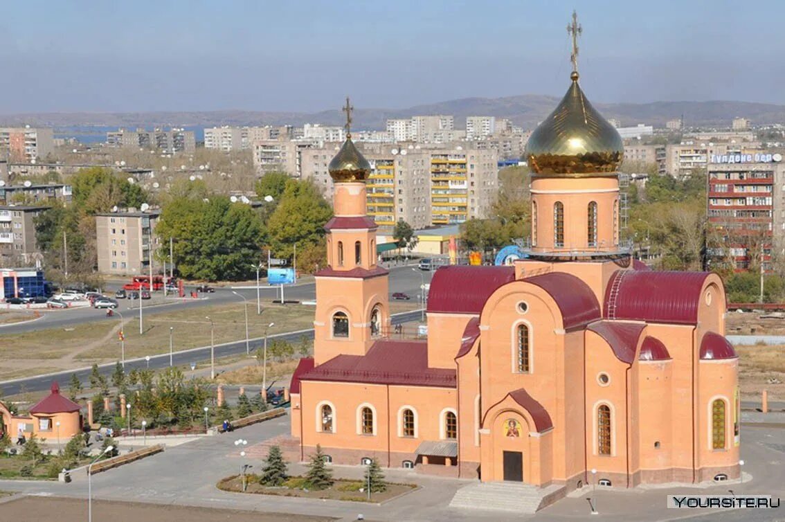 Город темиртау карагандинской. Город Темиртау Карагандинской области. Храм города Темиртау. Темиртау храм 9 мкр.