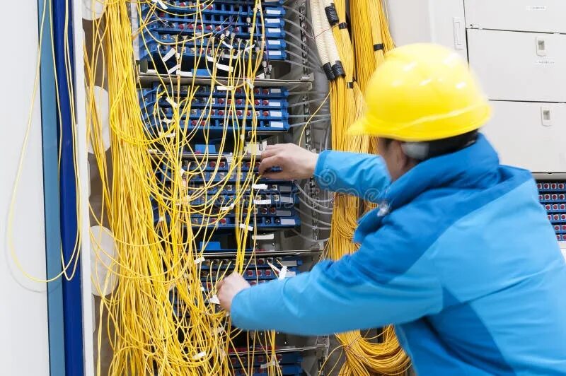 Информационные кабельные сети. Фото проводов сети. Сервер с проводами. Информационные кабельные сети фото площадки. Номер телефона кабельных сетей