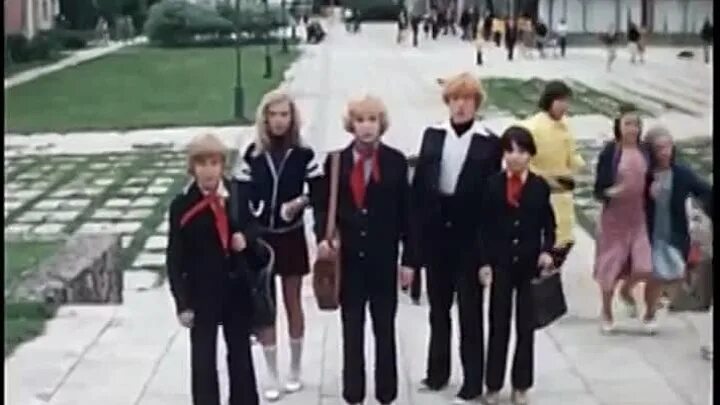 Крылатые качели текст. Песня из приключения электроника ты человек. Песня из приключения электроника ты человек. Песня из приключения электроника ты человек. Пластинка крылатые качели.