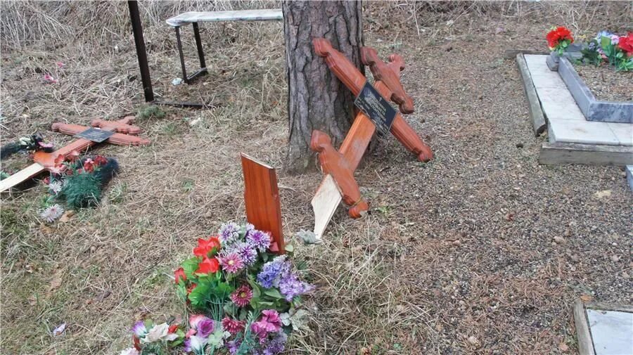 Надругательство над. Ишимское кладбище ишим. северное кладбище нижний тагил. памятники северное кладбище тагил. надругательство над могилой.