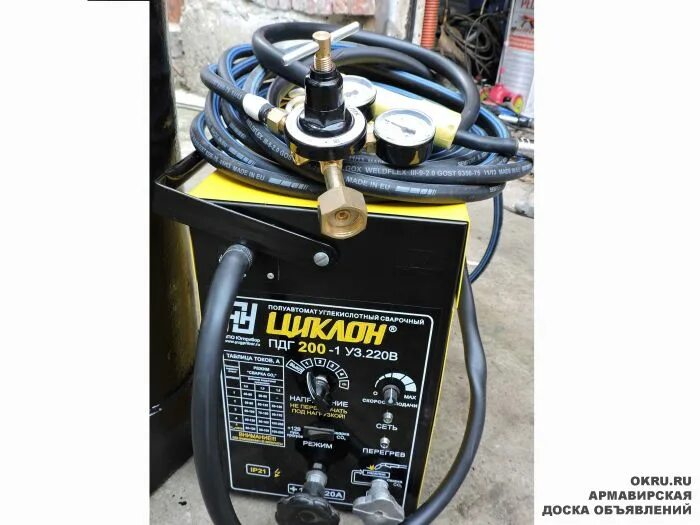 Полуавтомат сварочный с баллоном углекислотным. Сварочный полуавтомат бирма микс 2000. Углекислотный газ для сварки полуавтомат. Полуавтомат тритон 240. Баллон с газом для сварки полуавтоматом.