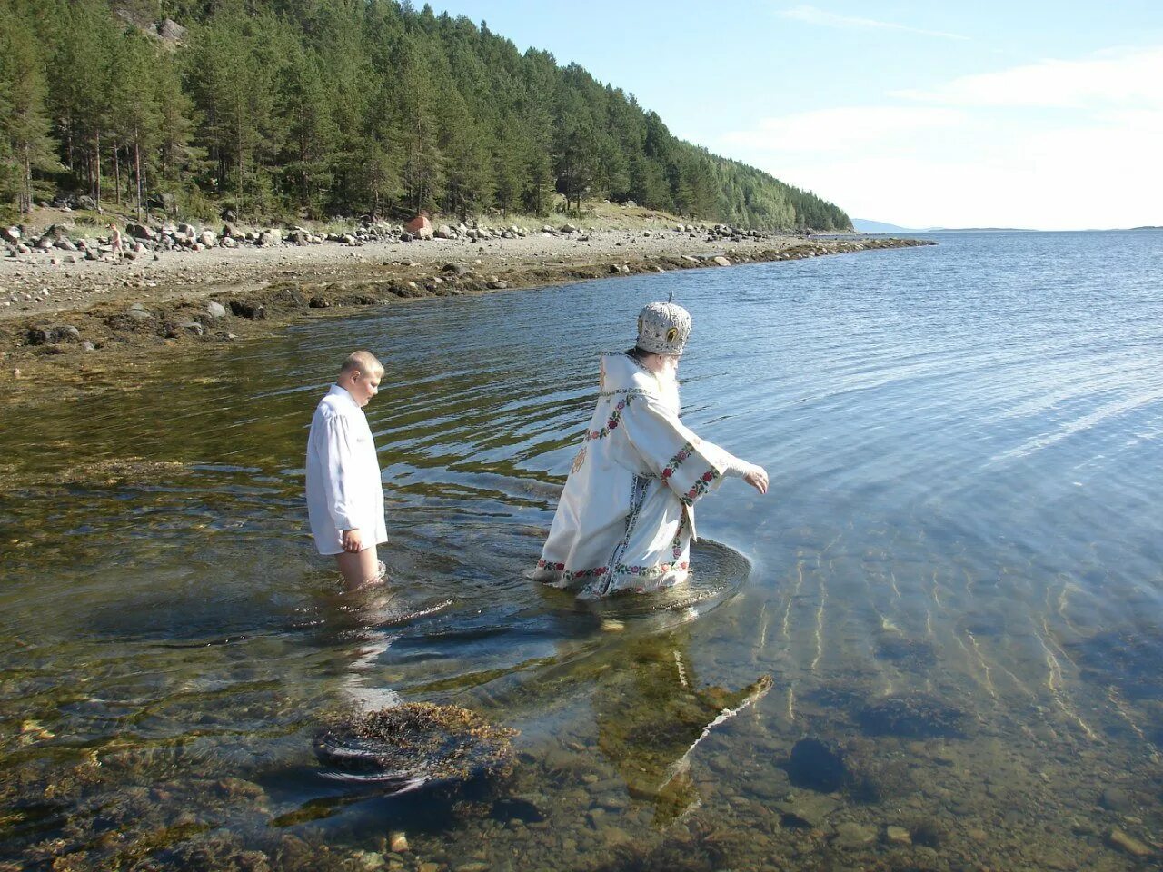 Купание в белом. Белое море купание. Белое море купаются. Белое море пляж. Люди белого моря.