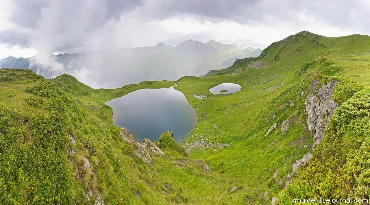 Семь озер абхазия. Долина озер Абхазия. Абхазия озеро семи озер. Долина семи озер Абхазия фото.